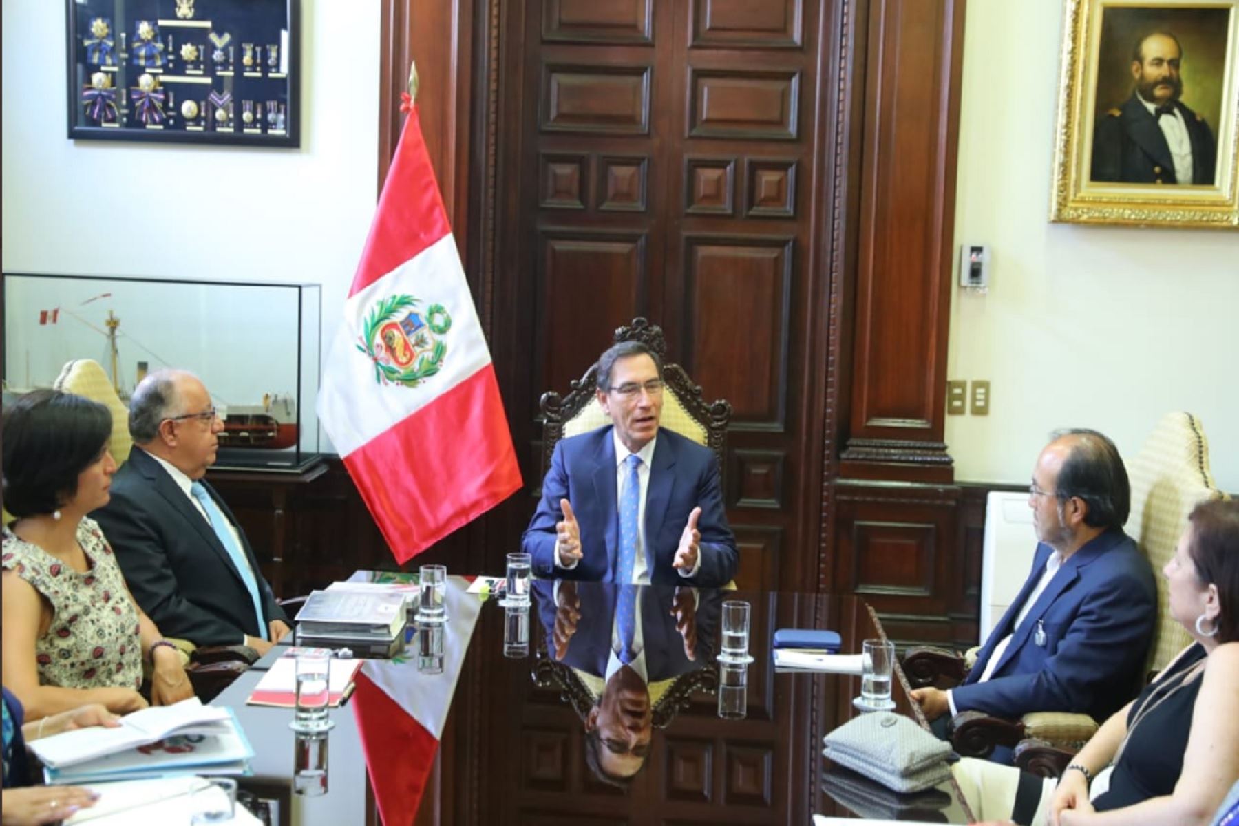Presidente Vizcarra se reunió con Comisión de Reforma Política