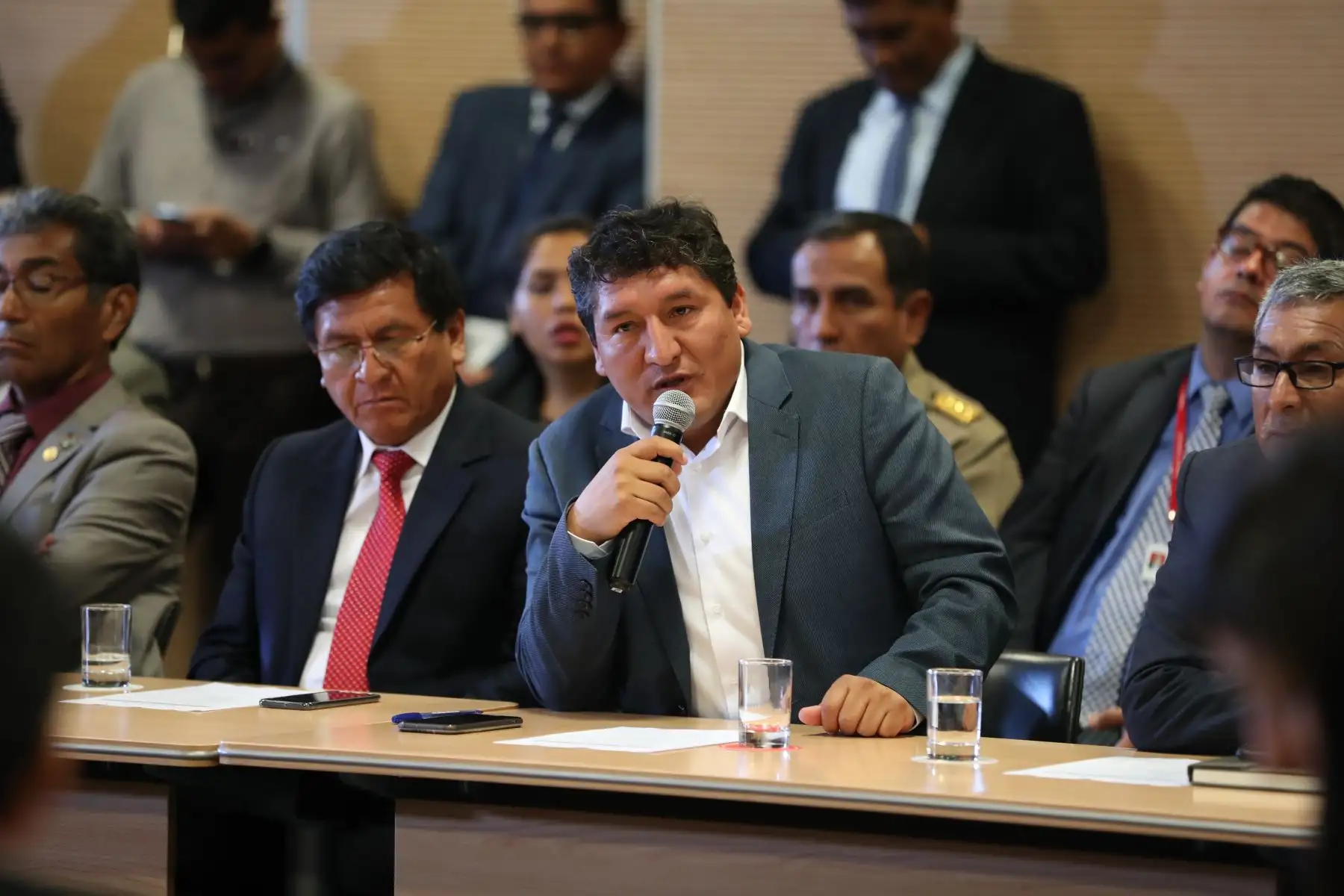 Presidente del Consejo de Ministros , Vicente Zeballos, junto al presidente Martín Vizcarra y la titular del MEF, María Antonieta Alva, sostienen reunión de trabajo con la Asociación de Municipalidades del Perú - AMPE.
Foto: ANDINA/ PCM