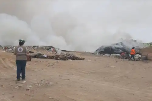 OEFA supervisa y evalúa impacto ambiental por incendio en el botadero en Tacna. ANDINA/Difusión