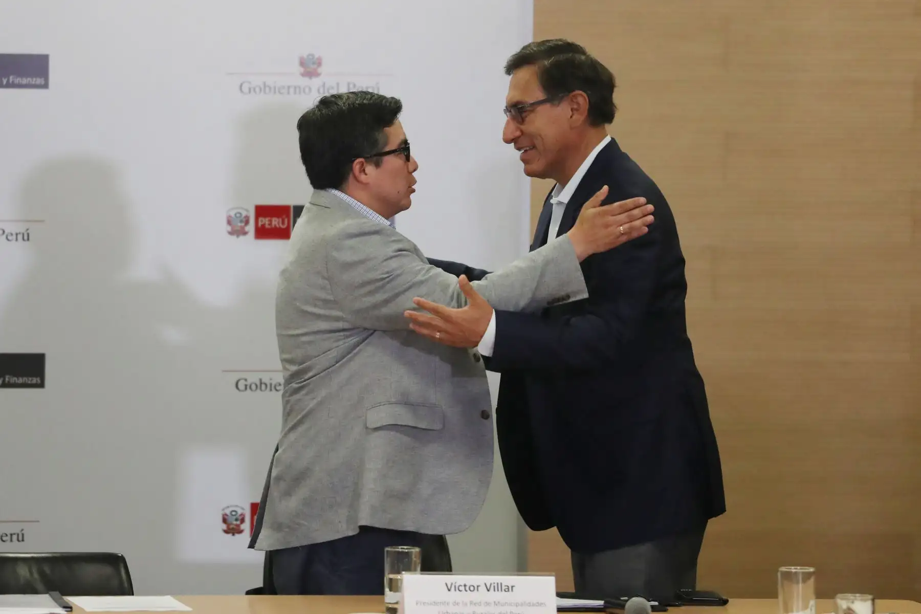 Presidente Martin Vizcarra se reúne con los integrantes de la Red de Municipalidades Urbanas y Rurales del Perú REMURPE en mesas técnicas de trabajo donde se darán a conocer las metas de ejecución presupuestal de inversiones.
Foto: ANDINA/Melina Mejía