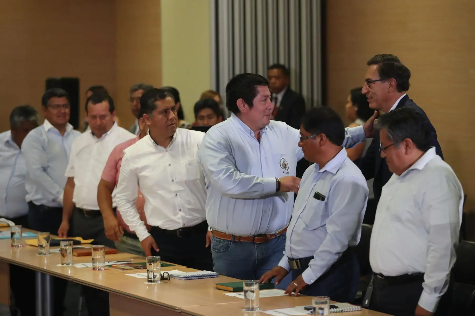 Presidente Martin Vizcarra se reúne con los integrantes de la Red de Municipalidades Urbanas y Rurales del Perú REMURPE en mesas técnicas de trabajo donde se darán a conocer las metas de ejecución presupuestal de inversiones.
Foto: ANDINA/Melina Mejía