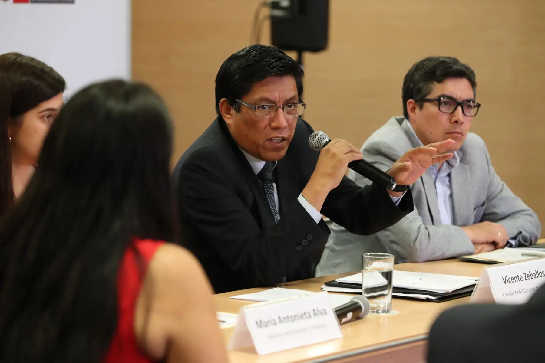 El presidente del Consejo de Ministros , Vicente Zeballos, participa en reunión de trabajo con alcaldes de la Red de Municipalidades Urbanas y Rurales del Perú - REMURPE.
Foto: PCM