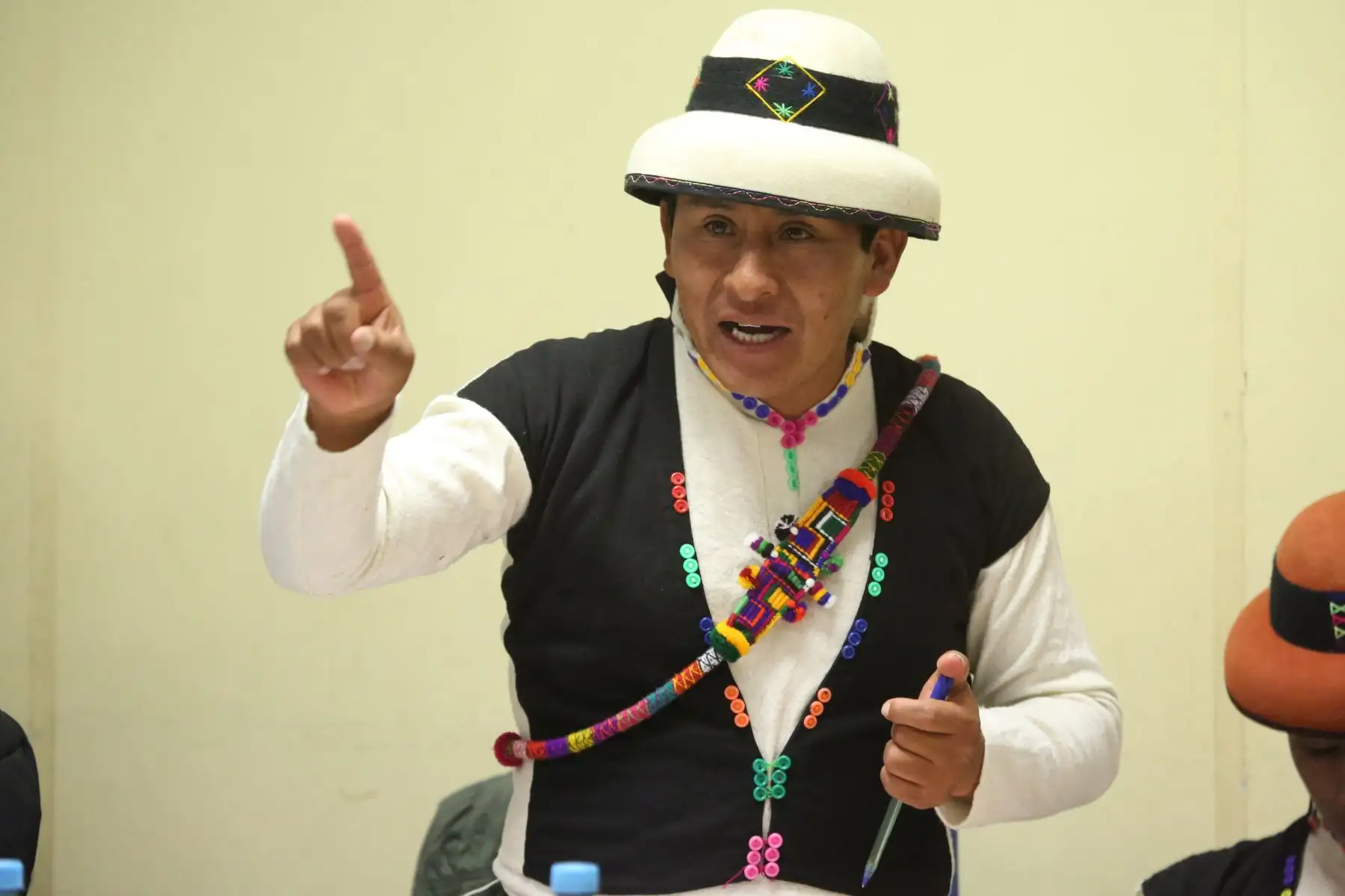 La alta comisionada para el Diálogo y Desarrollo del Corredor Vial Sur, Paola Bustamante, llegó a Nueva Fuerabamba para el seguimiento del cumplimiento de los compromisos entre la comunidad y la empresa.
Foto: PCM