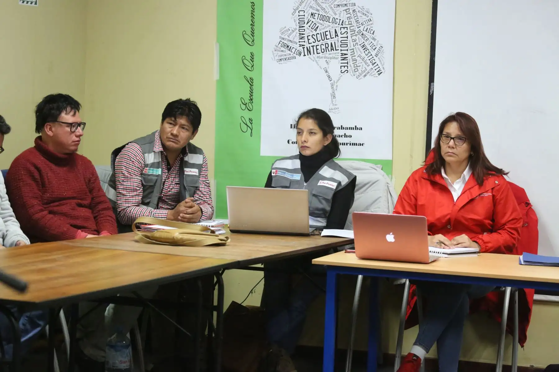 La alta comisionada para el Diálogo y Desarrollo del Corredor Vial Sur, Paola Bustamante, llegó a Nueva Fuerabamba para el seguimiento del cumplimiento de los compromisos entre la comunidad y la empresa.
Foto: PCM