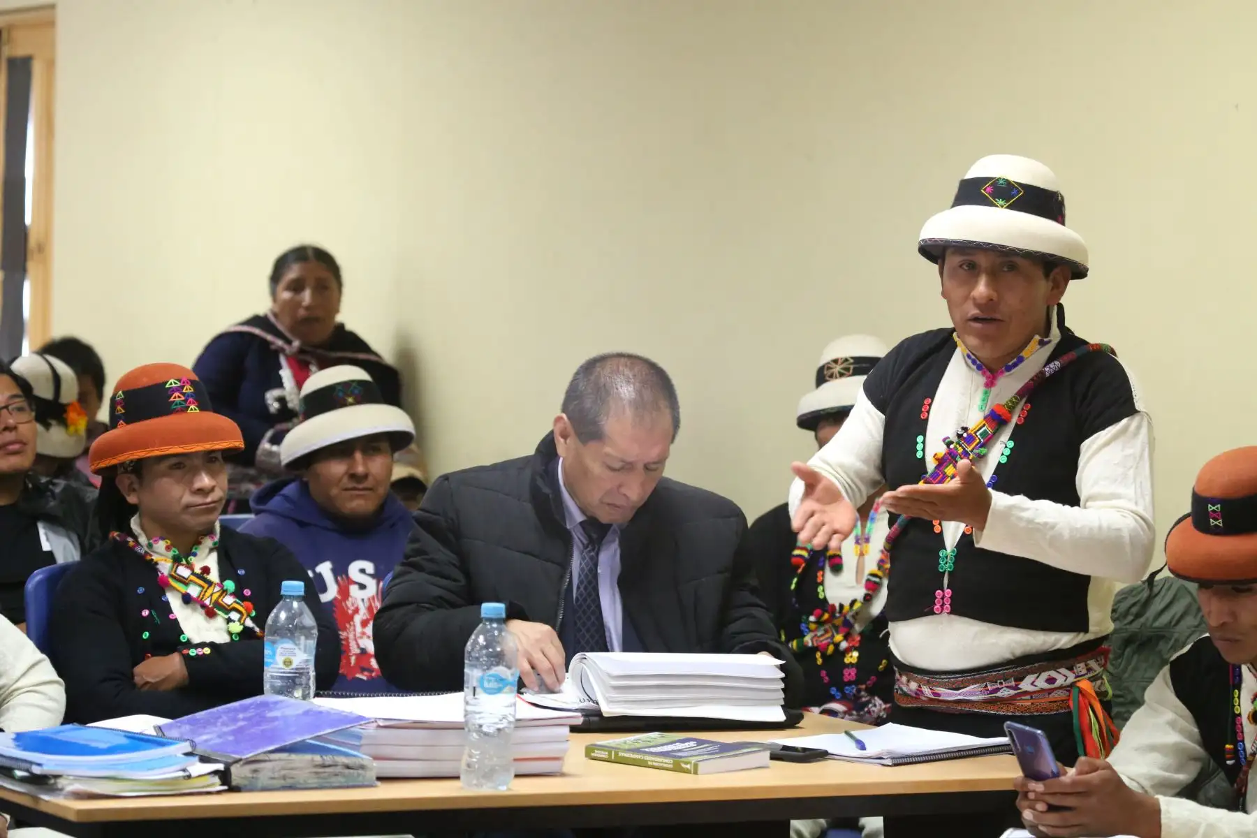 La alta comisionada para el Diálogo y Desarrollo del Corredor Vial Sur, Paola Bustamante, llegó a Nueva Fuerabamba para el seguimiento del cumplimiento de los compromisos entre la comunidad y la empresa.
Foto: PCM