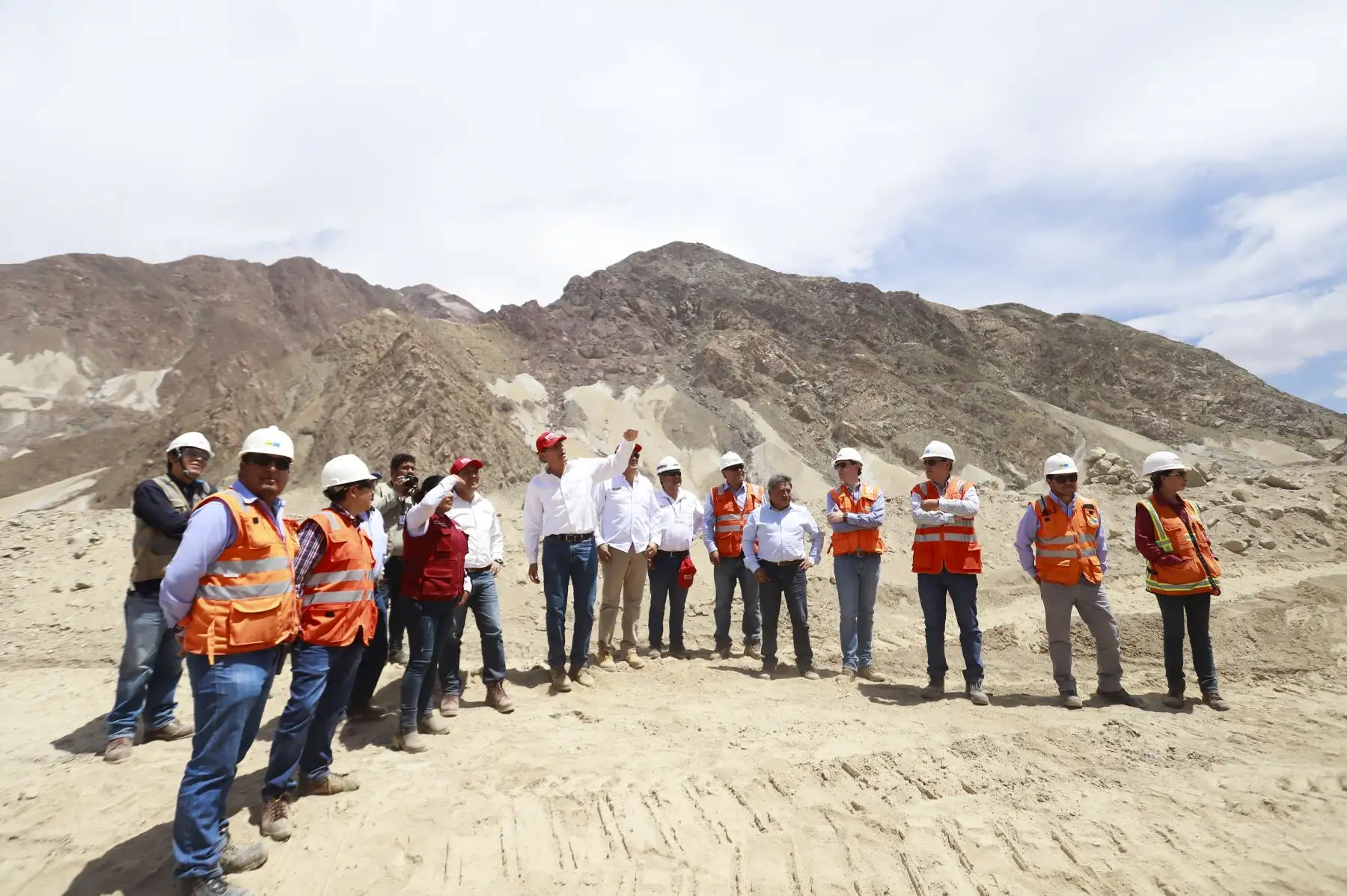 Presidente de la República Martin Vizcarra inspecciona las obras de rehabilitación y mejoramiento de la carretera Moquegua - Omate – Arequipa, intervención que beneficiará a más de 23 mil ciudadanos de la región.
Foto: ANDINA/ Prensa Presidencia