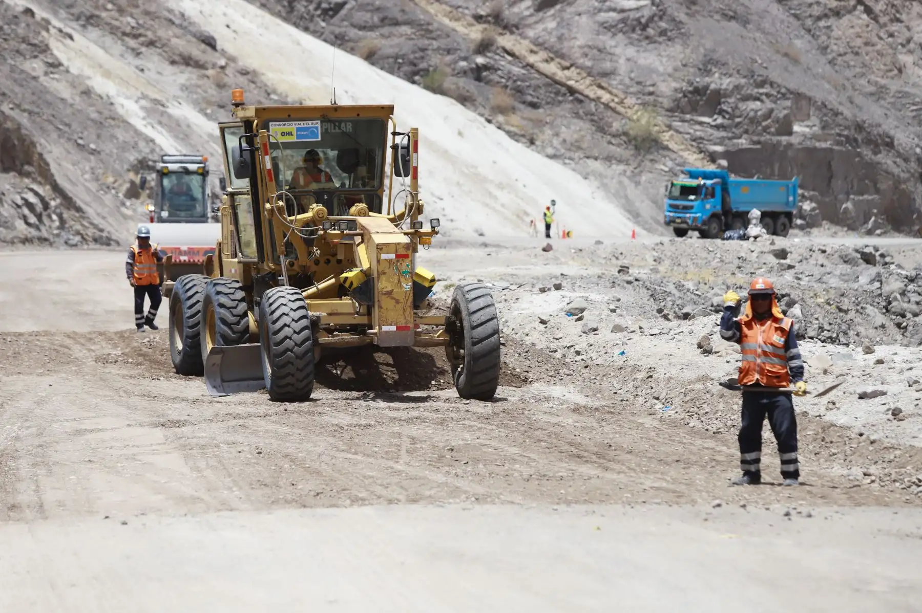 Presidente de la República, Martin Vizcarra inspecciona las obras de rehabilitación y mejoramiento de la carretera Moquegua - Omate – Arequipa, intervención que beneficiará a más de 23 mil ciudadanos de la región.
Foto: ANDINA/ Prensa Presidencia