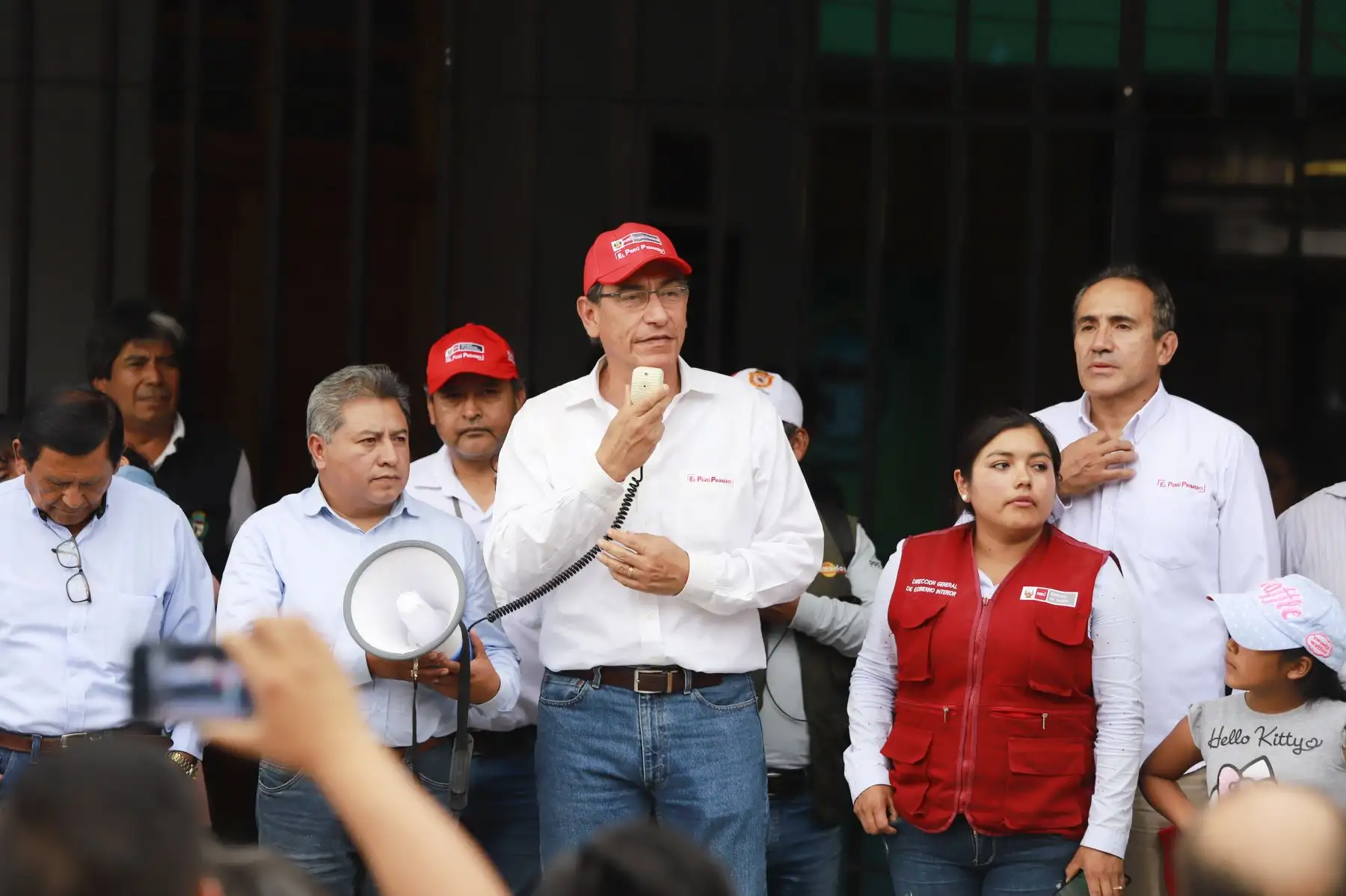 Presidente de la República, Martin Vizcarra inspecciona las obras de rehabilitación y mejoramiento de la carretera Moquegua - Omate – Arequipa, intervención que beneficiará a más de 23 mil ciudadanos de la región.
Foto: ANDINA/ Prensa Presidencia