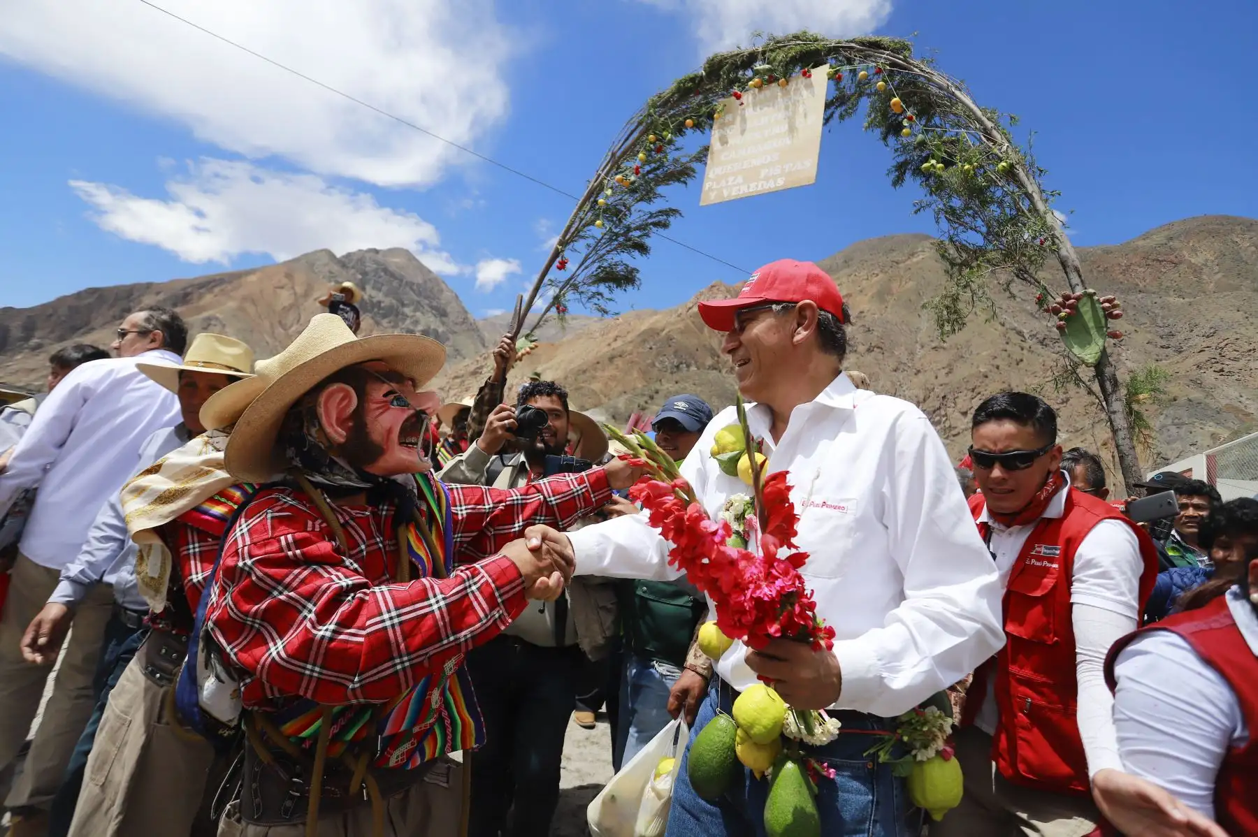 Presidente de la República Martin Vizcarra inspecciona las obras de rehabilitación y mejoramiento de la carretera Moquegua - Omate – Arequipa, intervención que beneficiará a más de 23 mil ciudadanos de la región.
Foto: ANDINA/ Prensa Presidencia