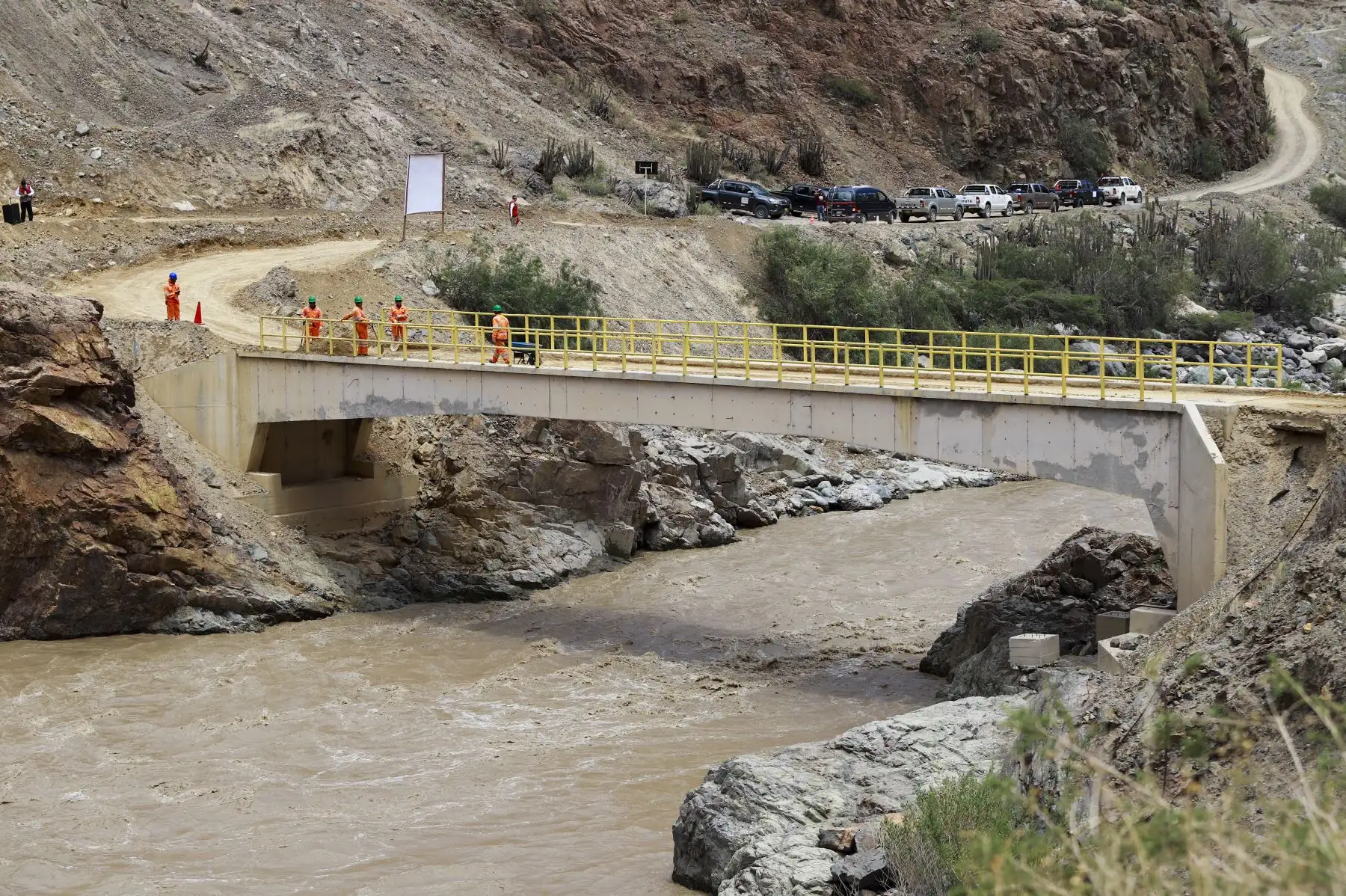 Presidente de la República, Martin Vizcarra inspecciona las obras de rehabilitación y mejoramiento de la carretera Moquegua - Omate – Arequipa, intervención que beneficiará a más de 23 mil ciudadanos de la región.
Foto: ANDINA/ Prensa Presidencia