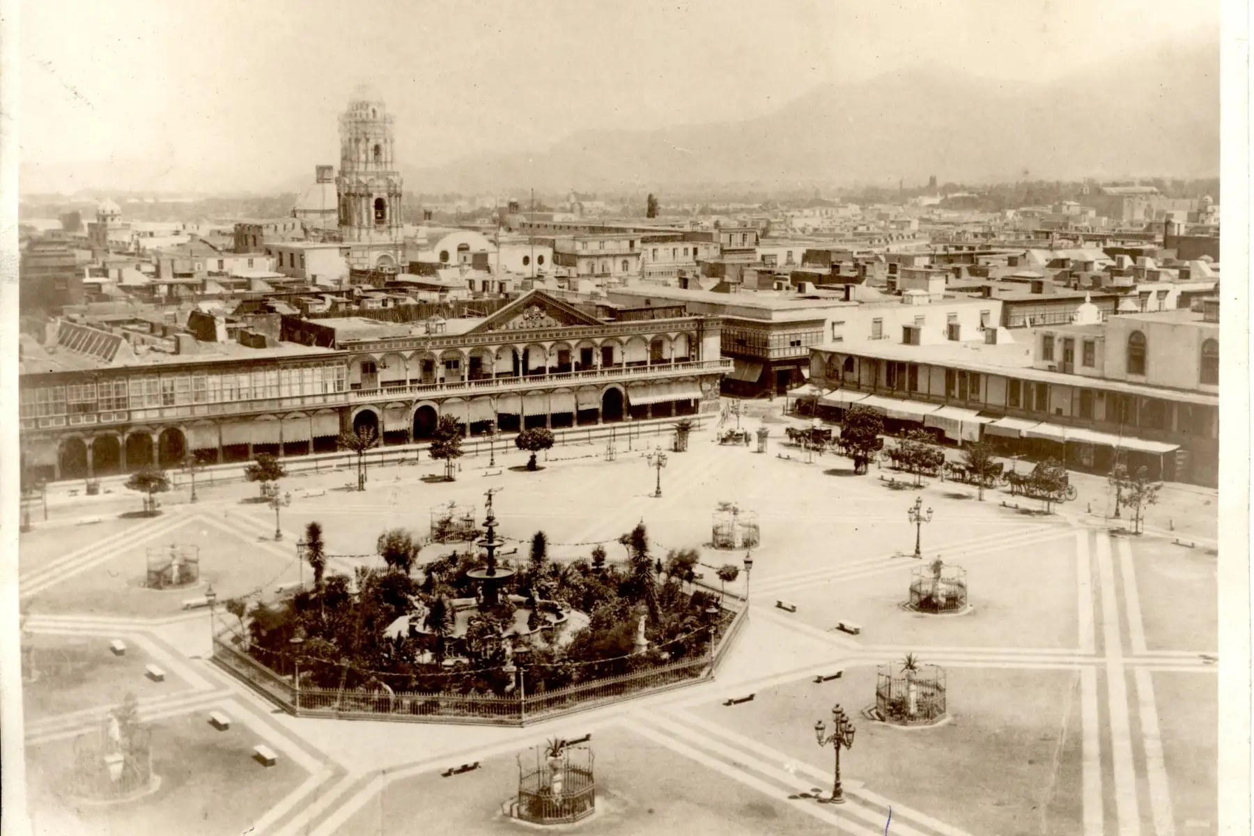 Vista de la Plaza Mayor de Lima desde campanario de la Catedral. Foto: ANDINA/archivo