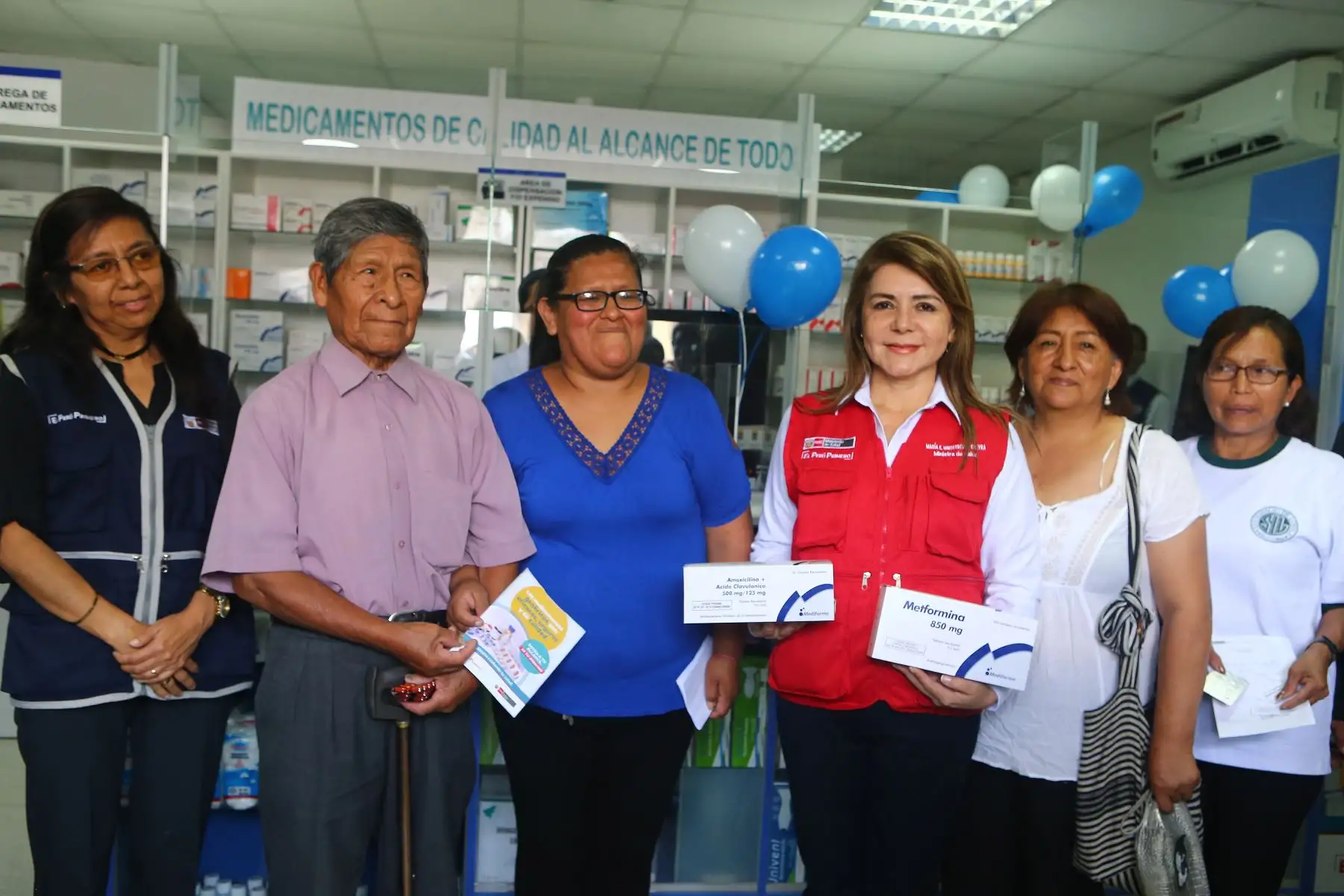 Ministra de Salud  Elizabeth Hinostroza, inaugura en el Agustino, Farmacia institucional "FARMADIRIS".Foto:ANDINA/Héctor Vinces.