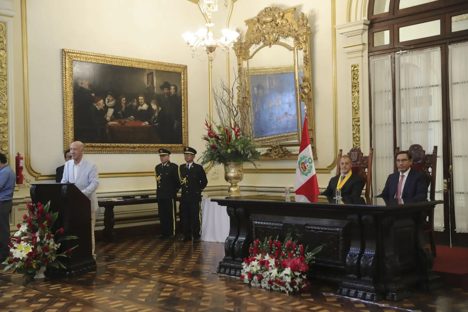Presidente de la República, Martín Vizcarra y alcalde de Lima Jorge Muñoz encabezaron Sesión Solemne por el 485.° aniversario de la fundación de la ciudad y homenaje póstumo a limeños destacados.
Foto: ANDINA/Prensa Presidencia