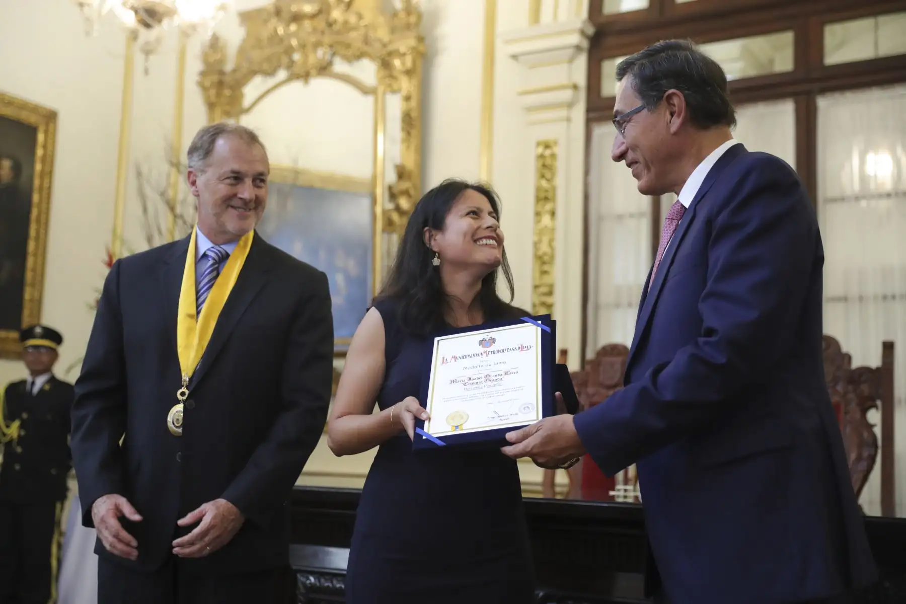 Presidente de la República, Martín Vizcarra y alcalde de Lima Jorge Muñoz encabezaron Sesión Solemne por el 485.° aniversario de la fundación de la ciudad y homenaje póstumo a limeños destacados.
Foto: ANDINA/Prensa Presidencia