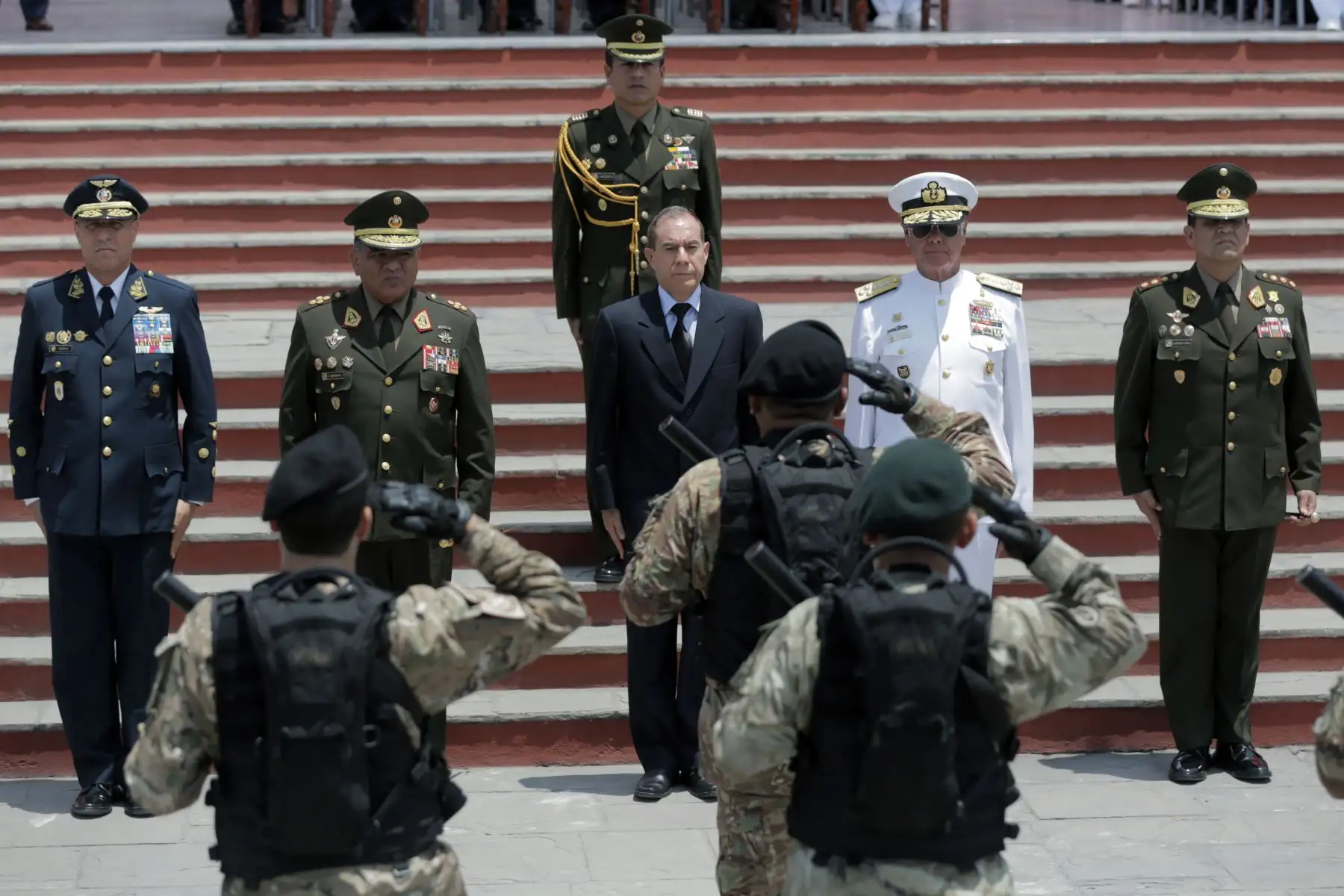 Ministro de Defensa, Walter Martos, preside la ceremonia de despedida de la Compañía de Ingeniería Perú “ Cascos azules”, que partirá a la República Centroafricana en misión de paz.
Foto: Difusión Mindef