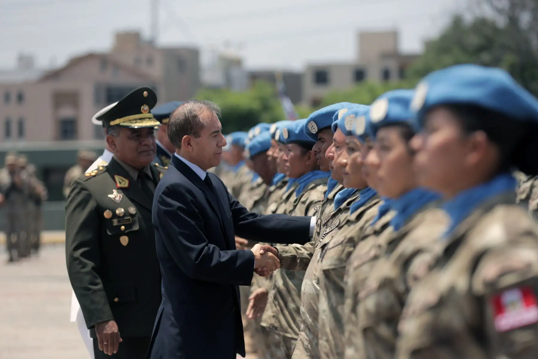 Ministro de Defensa, Walter Martos, preside la ceremonia de despedida de la Compañía de Ingeniería Perú “ Cascos azules”, que partirá a la República Centroafricana en misión de paz.
Foto: Difusión Mindef