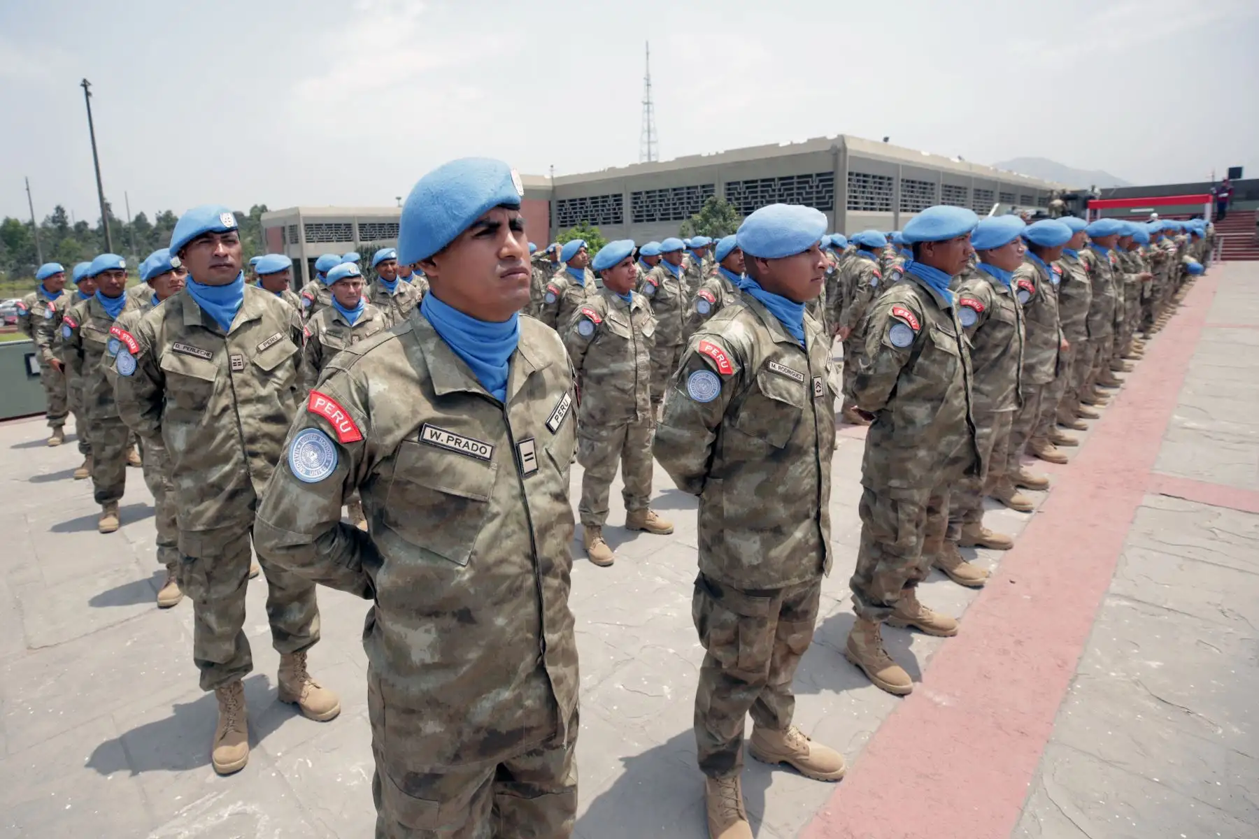 Ministro de Defensa, Walter Martos, preside la ceremonia de despedida de la Compañía de Ingeniería Perú “ Cascos azules”, que partirá a la República Centroafricana en misión de paz.
Foto: Difusión Mindef
