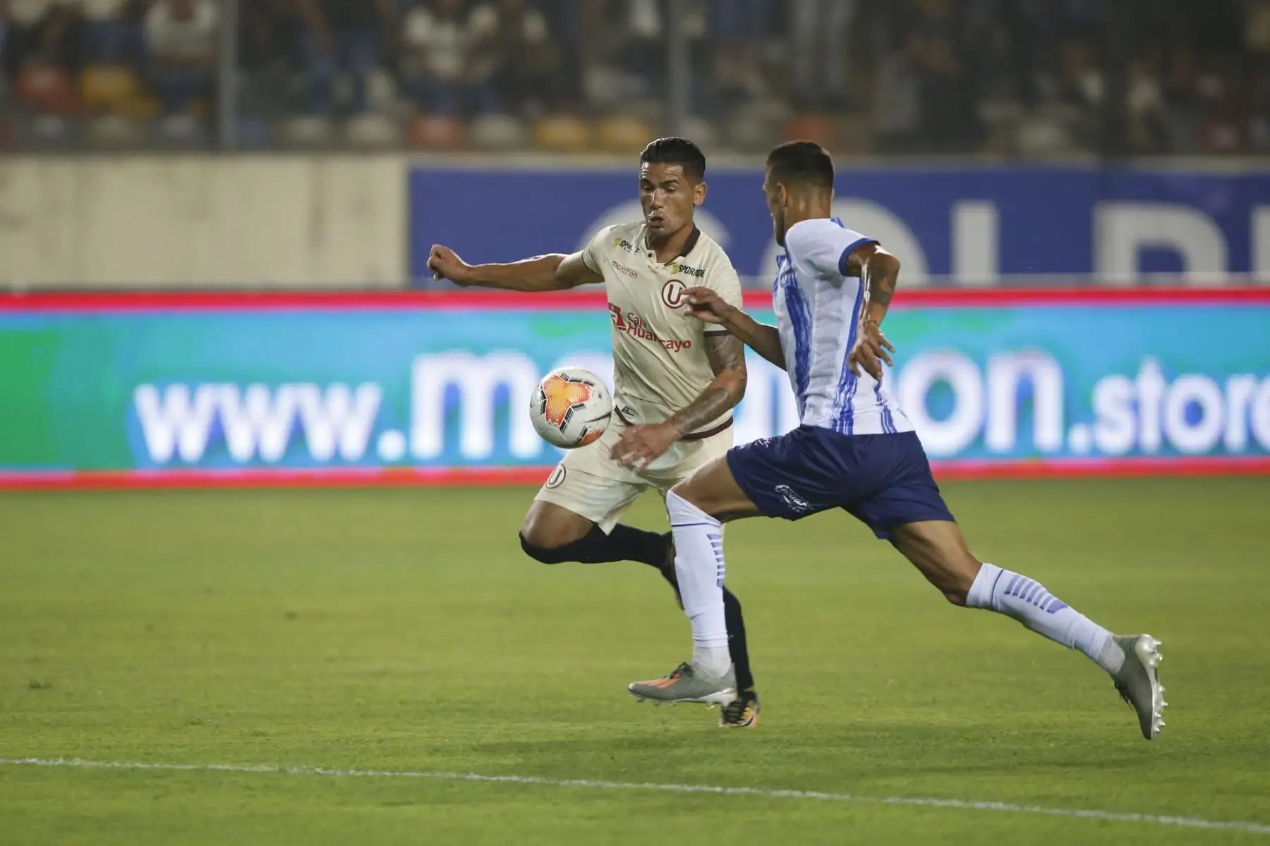 Universitario de Deportes presentó su plantel de jugadores para este año  2020 en la ‘Noche Crema’ en el cual enfrentó al conjunto Cerro Largo de Uruguay.
Foto: ANDINA/Eddy Ramos