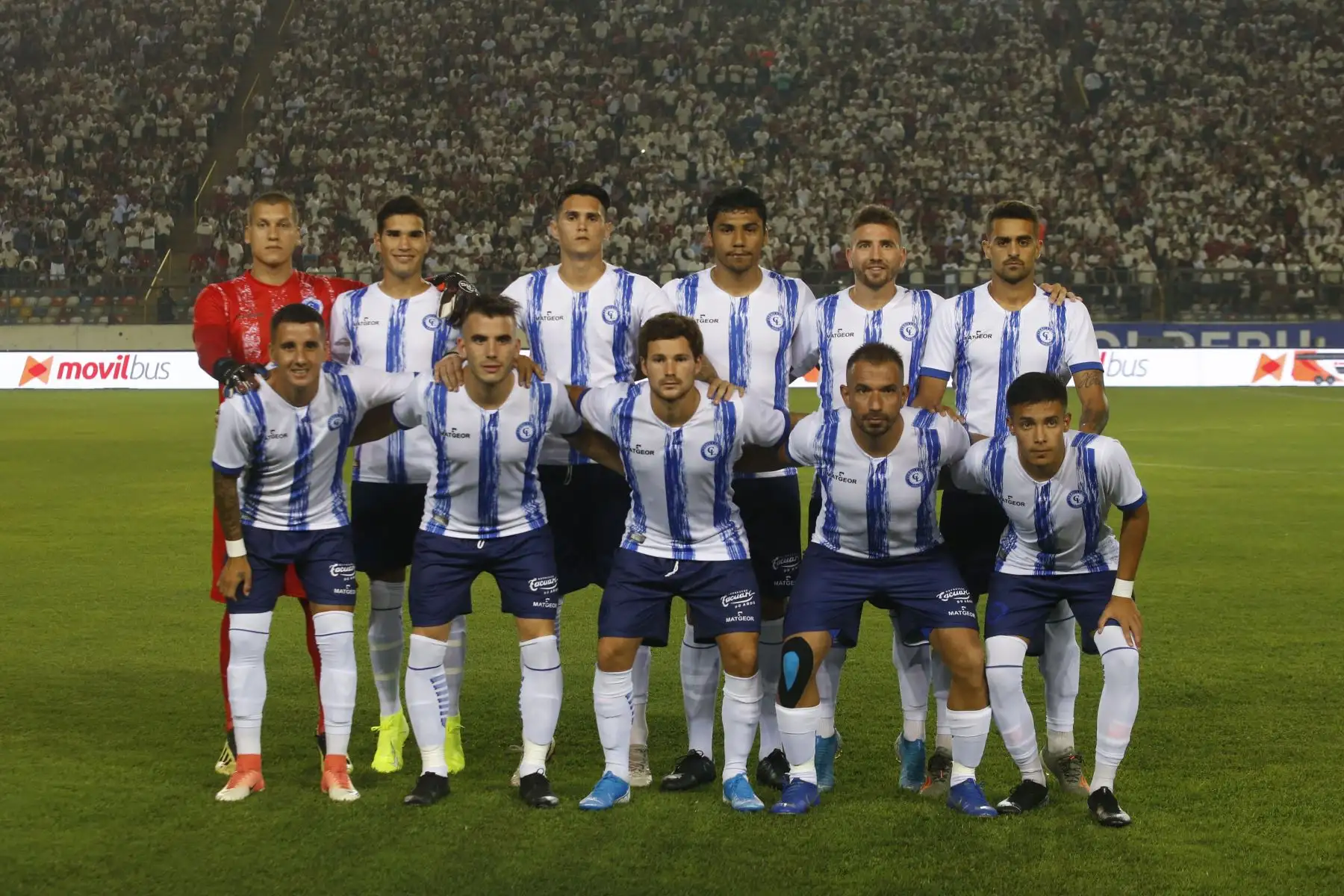 Universitario de Deportes presentó su plantel de jugadores para este año  2020 en la ‘Noche Crema’ en el cual enfrentó al conjunto Cerro Largo de Uruguay.
Foto: ANDINA/Eddy Ramos