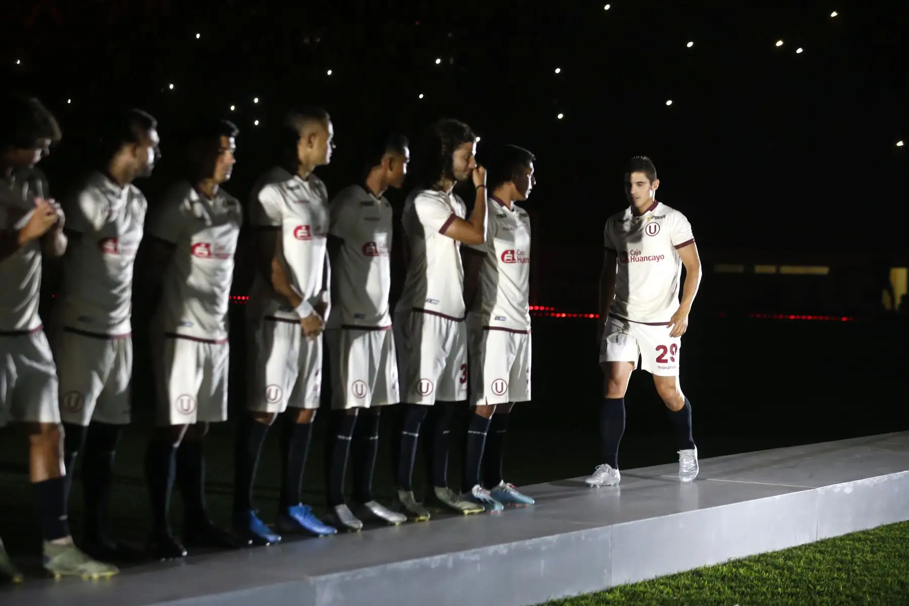 Universitario de Deportes presentó su plantel de jugadores para este año  2020 en la ‘Noche Crema’ en el cual enfrentó al conjunto Cerro Largo de Uruguay.
Foto: ANDINA/Eddy Ramos