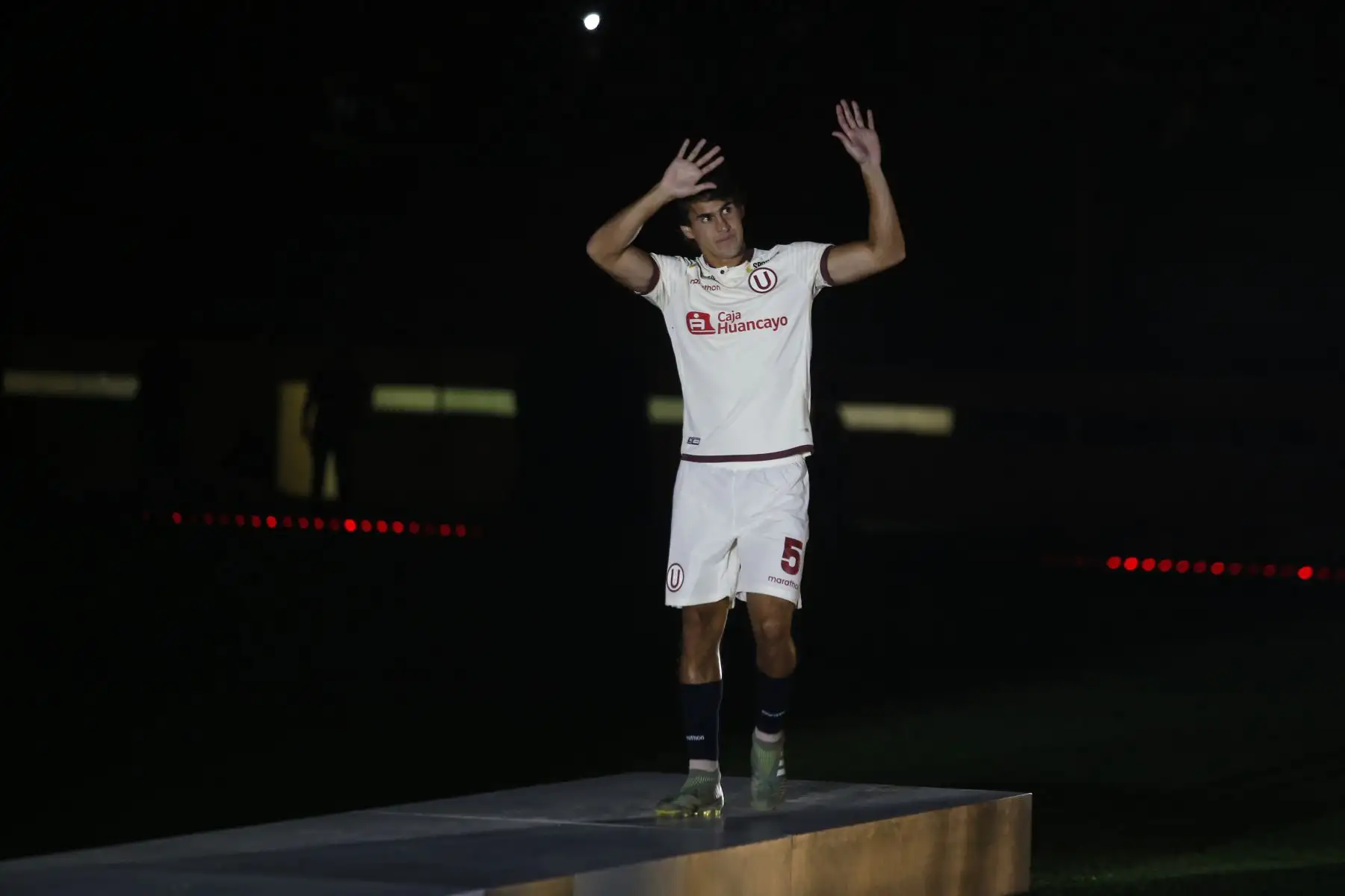 Universitario de Deportes presentó su plantel de jugadores para este año  2020 en la ‘Noche Crema’ en el cual enfrentó al conjunto Cerro Largo de Uruguay.
Foto: ANDINA/Eddy Ramos