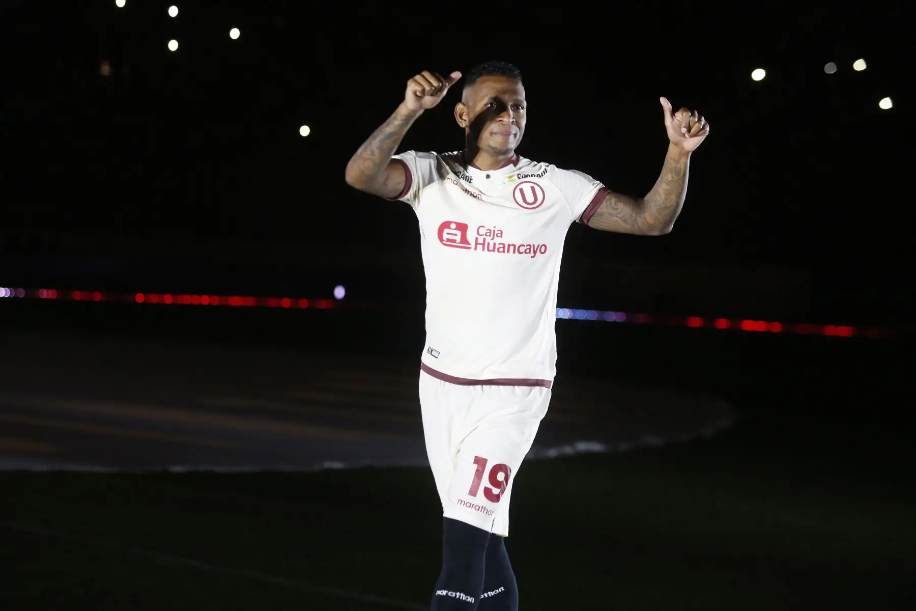 Universitario de Deportes presentó su plantel de jugadores para este año  2020 en la ‘Noche Crema’ en el cual enfrentó al conjunto Cerro Largo de Uruguay.
Foto: ANDINA/Eddy Ramos