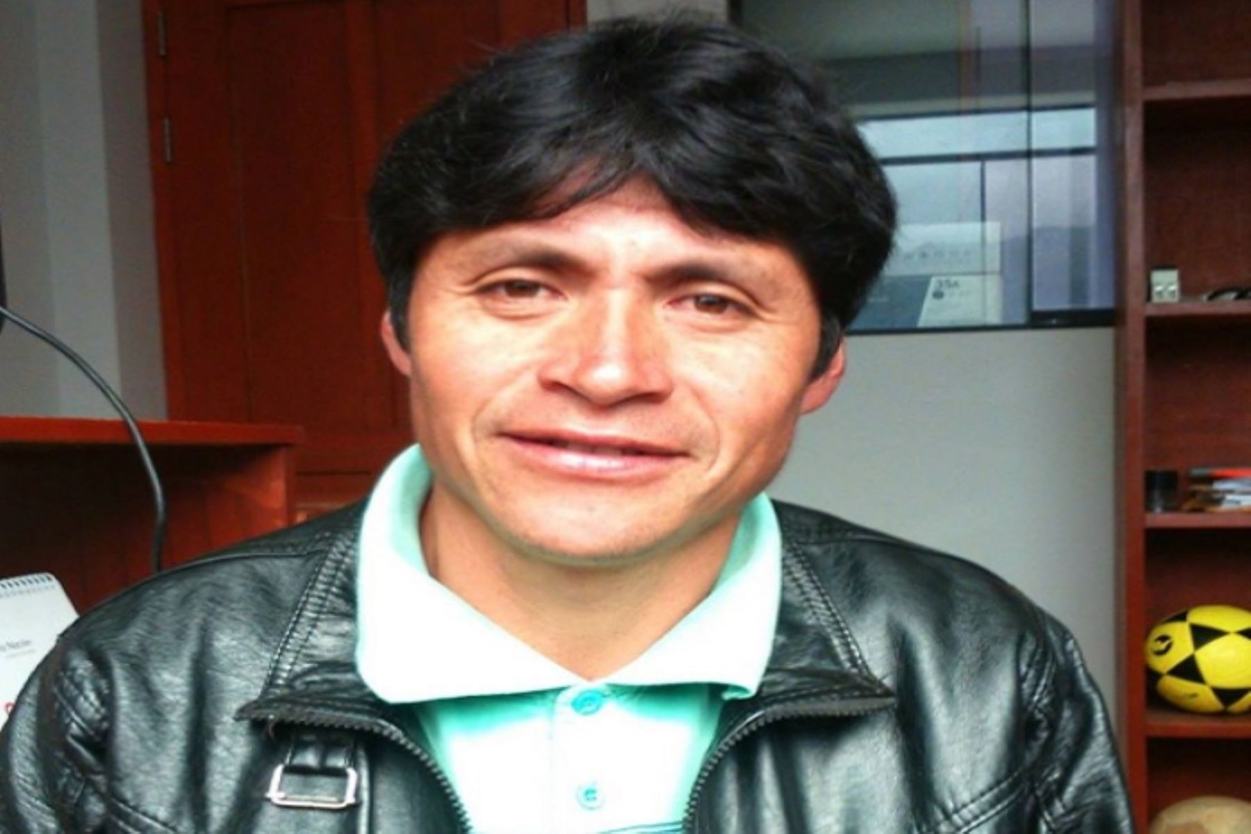 Wilder Juan Rivera Garrido (46), alcalde del distrito de Rapayan, provincia ancashina de Huari, falleció luego que la camioneta en la que viajaba se despistó y cayó a un abismo, confirmó hoy la Región Policial Áncash.