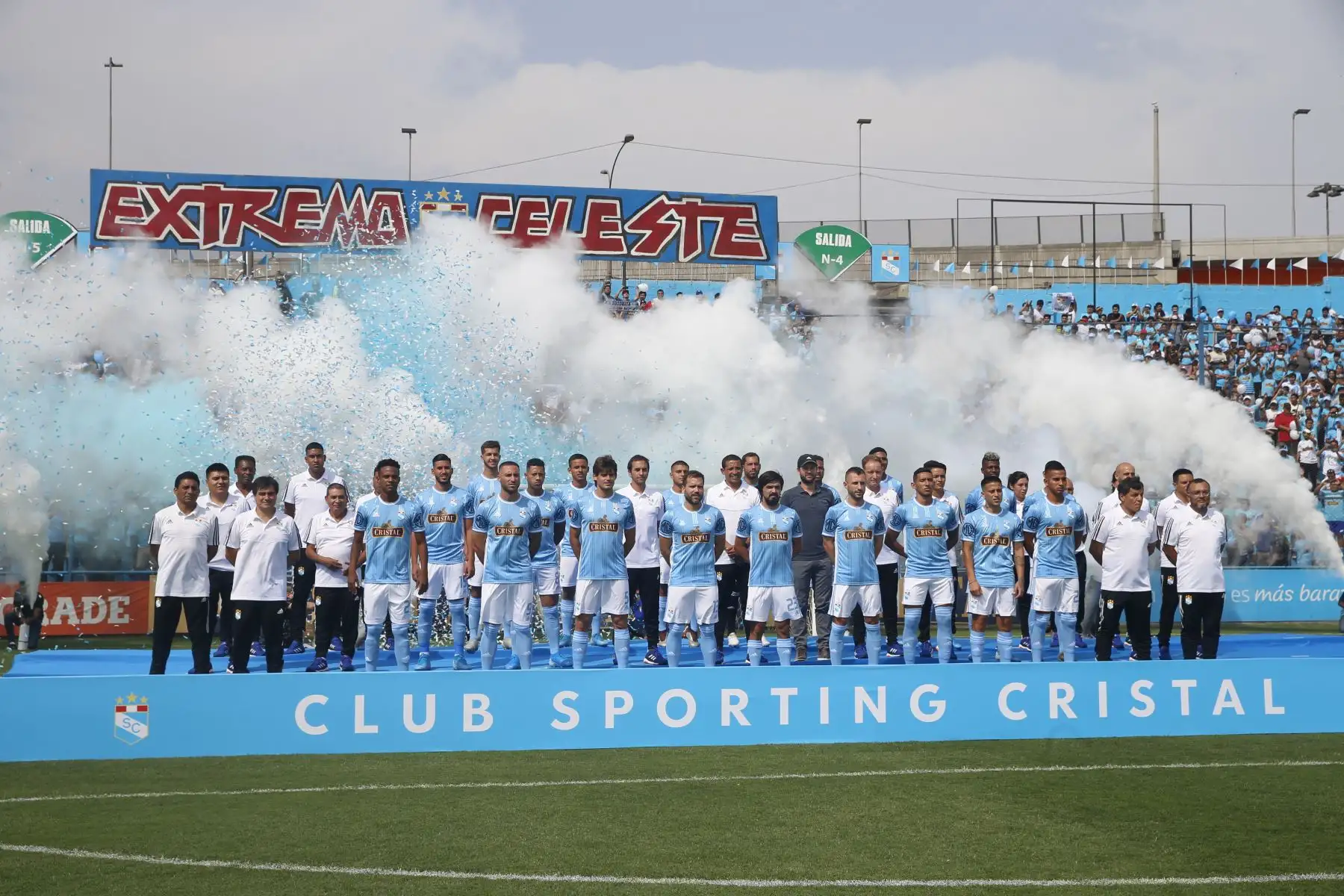Cristal presenta su plantel en el día de la "Raza celeste".
Foto: ANDINA/Eddy Ramos