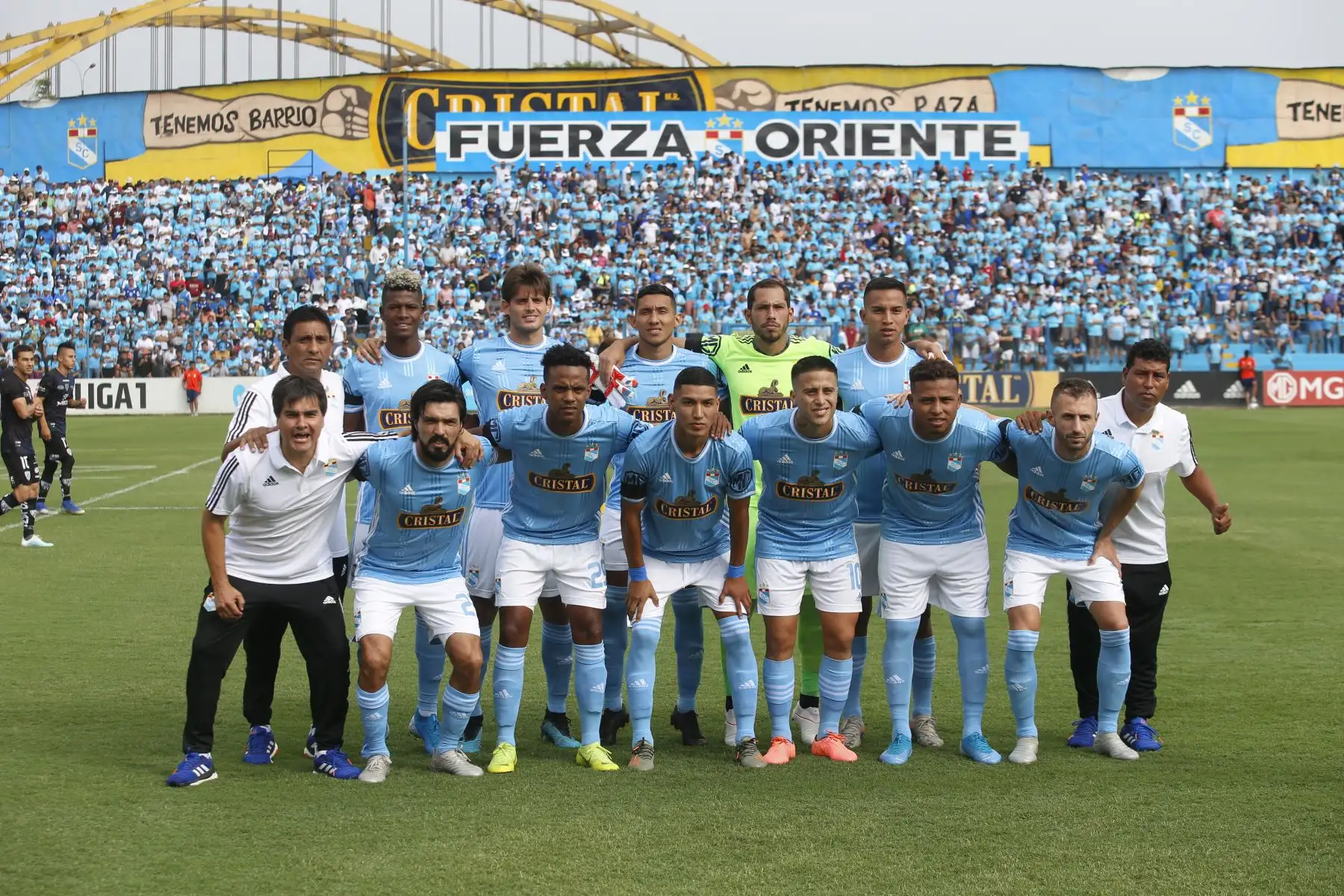 Cristal presenta su plantel en el día de la "Raza celeste".
Foto: ANDINA/Eddy Ramos
