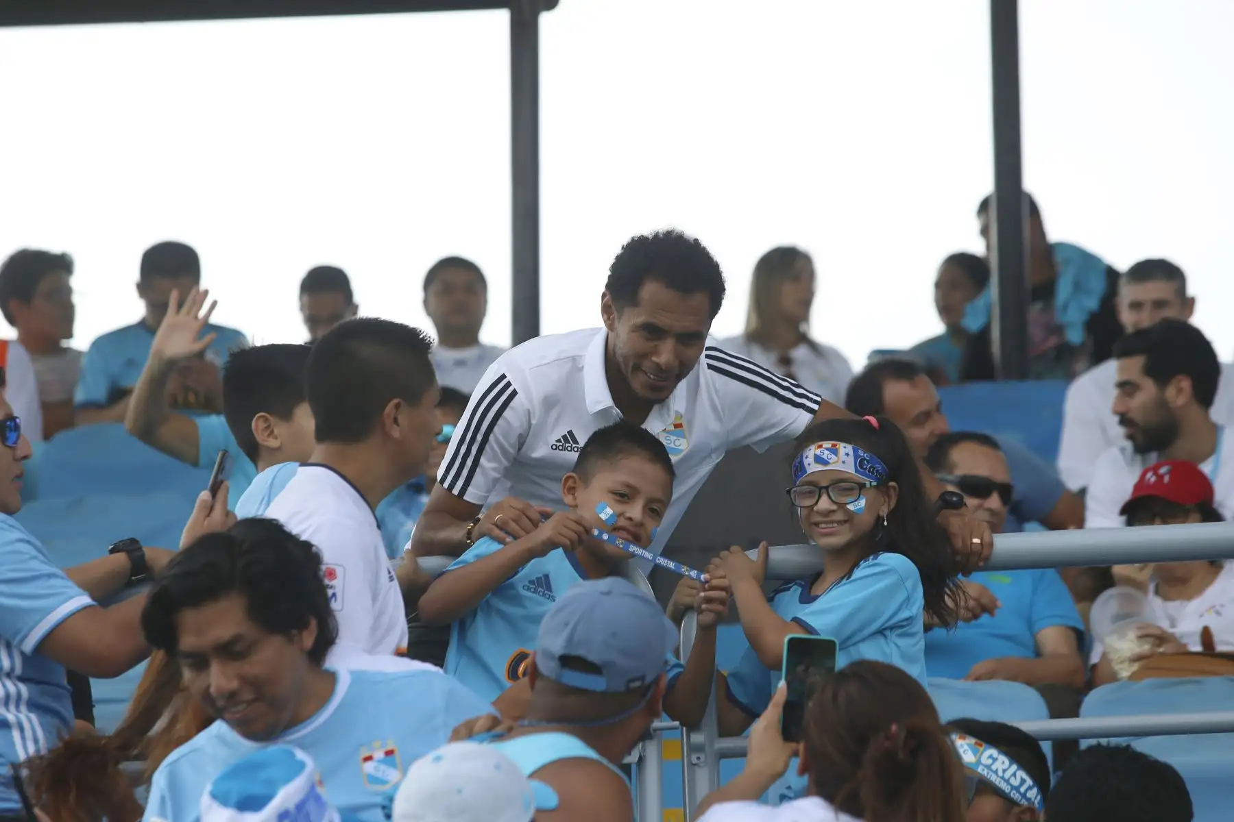 Cristal presenta su plantel en el día de la "Raza celeste".
Foto: ANDINA/Eddy Ramos