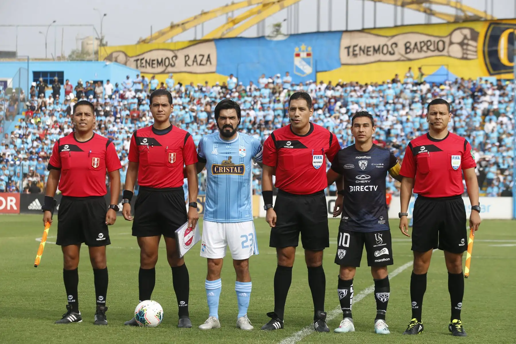 Cristal presenta su plantel en el día de la "Raza celeste".
Foto: ANDINA/Eddy Ramos