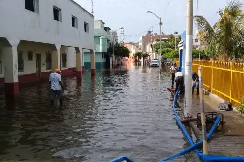 Más de 200 familias de Pacasmayo afectadas por la inundación de sus viviendas a causa del desborde de un canal. ANDINA/Difusión