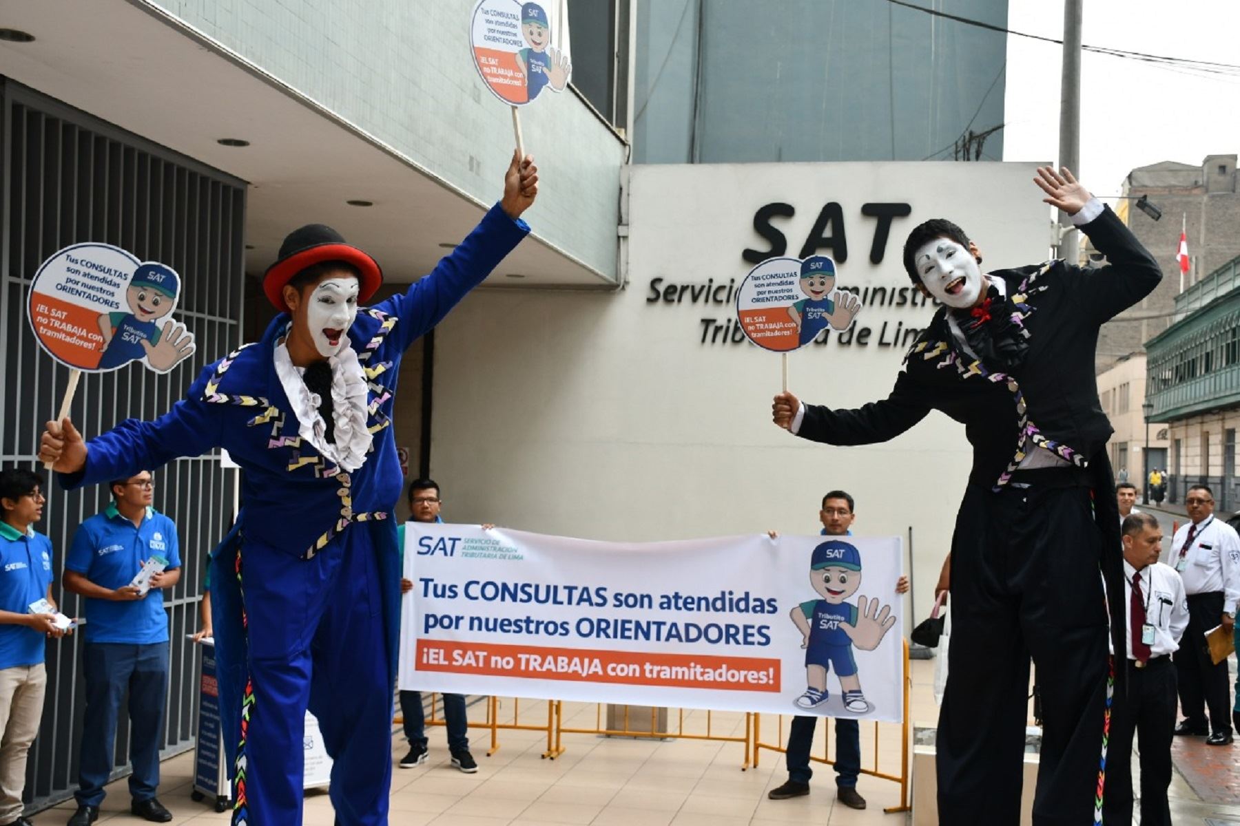 SAT lanza campaña contra los tramnitadires Foto: SAT