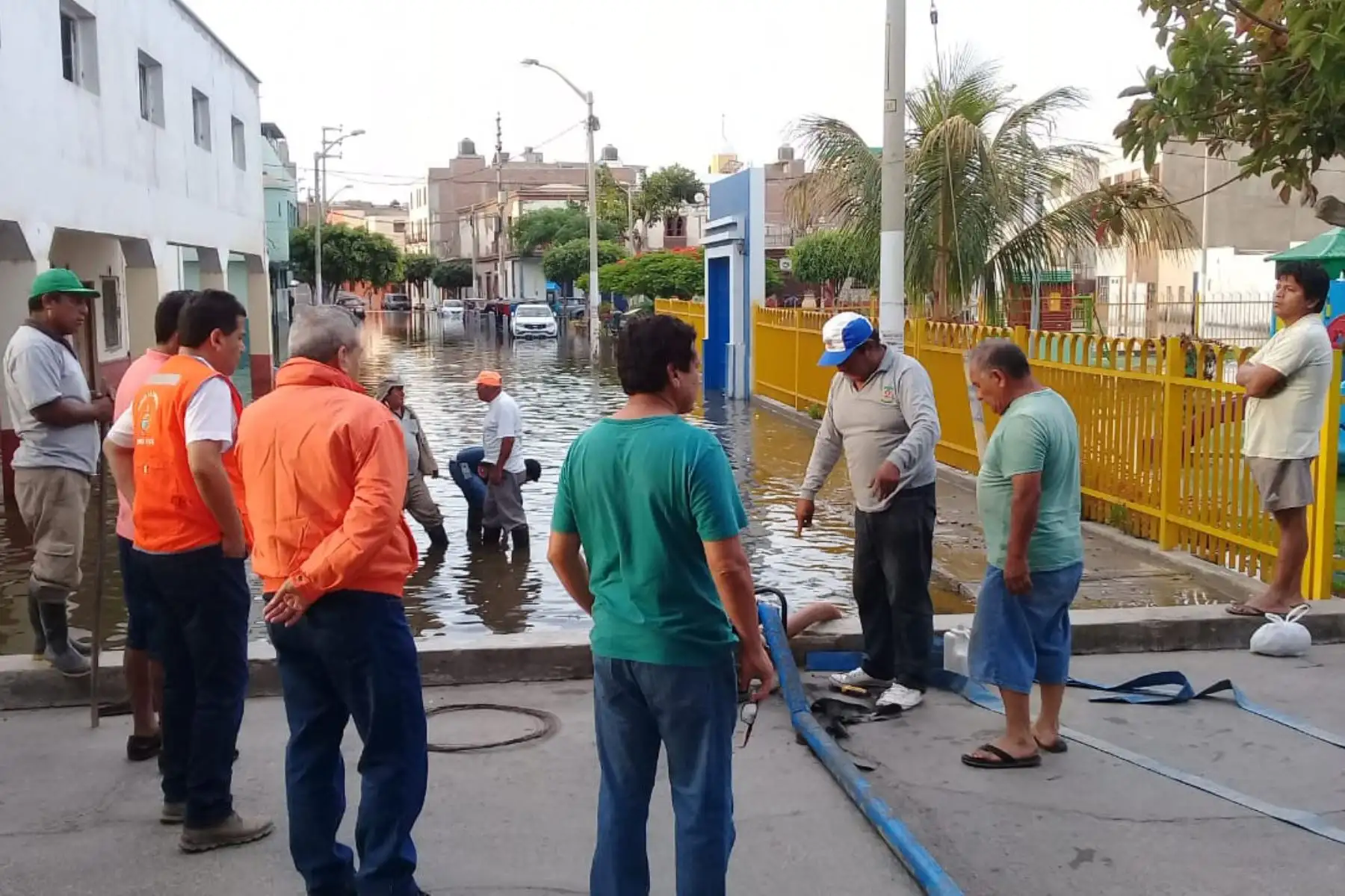Unas 200 familias resultaron afectadas por la inundación que provocó el desborde de un canal de regadío en el distrito de Pacasmayo. Foto: ANDINA/Difusión