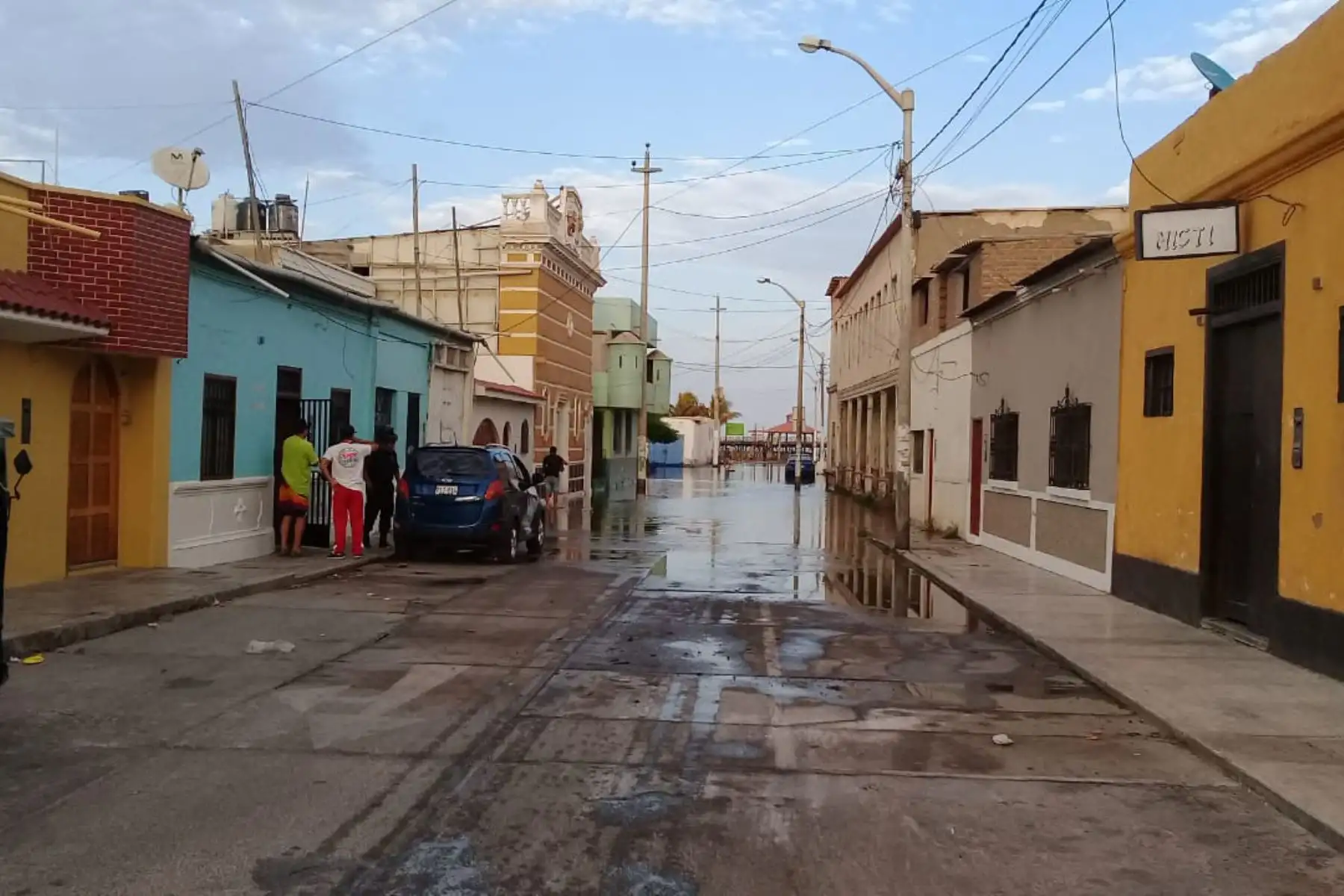 Unas 200 familias resultaron afectadas por la inundación que provocó el desborde de un canal de regadío en el distrito de Pacasmayo. Foto: ANDINA/Difusión