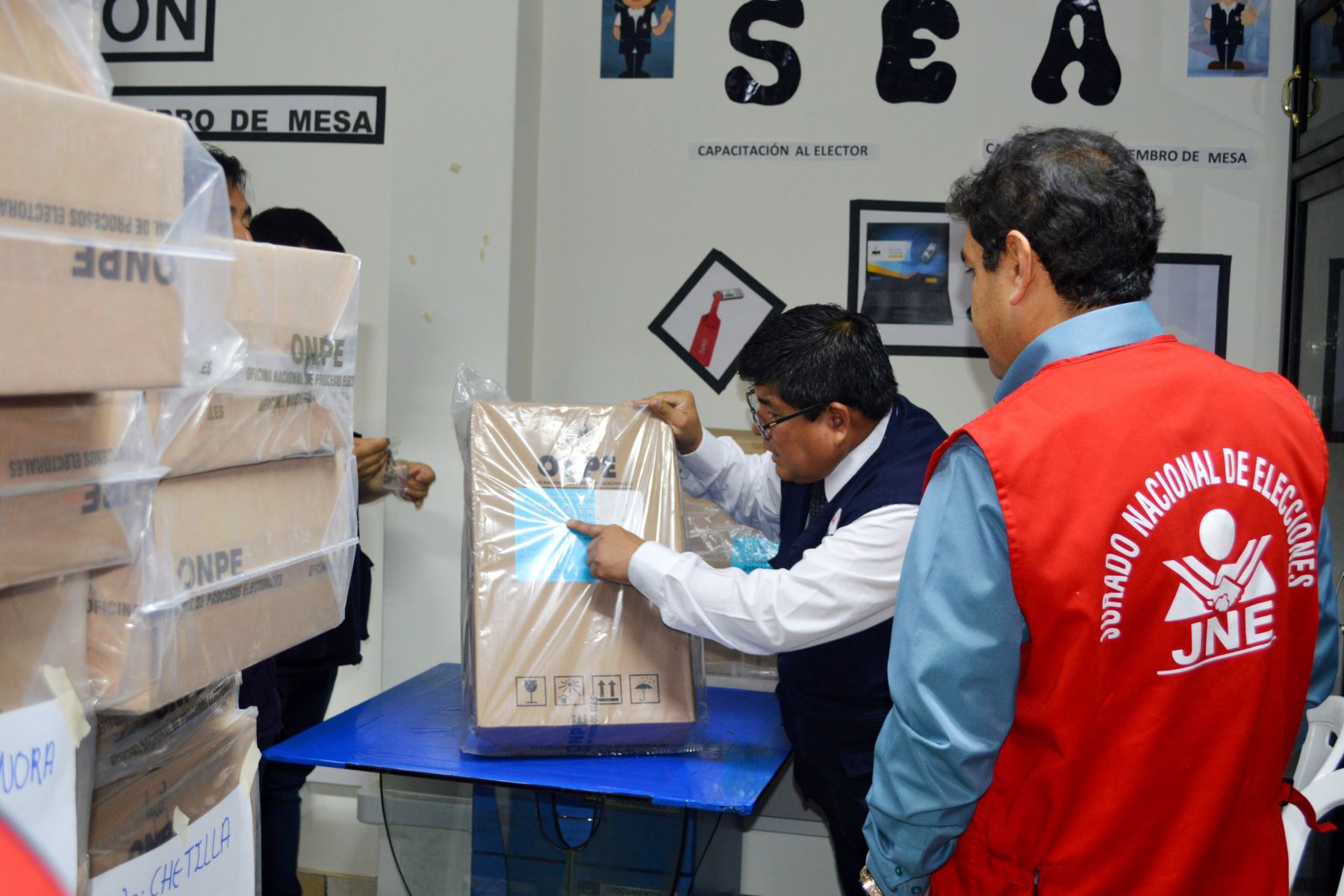 El jueves 23 Cajamarca inicia la distribución del material electoral para las Elecciones Congresales Extraordinarias. ANDINA/Difusión