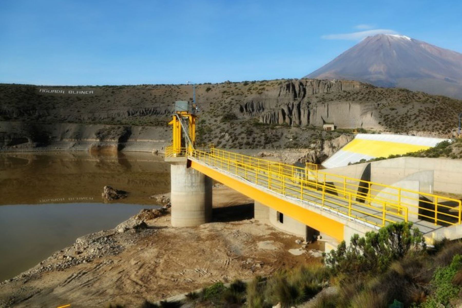 Especialistas de la ANA monitorean embalse de ocho represas e incremento de caudal en ríos de la región Arequipa. ANDINA/Difusión