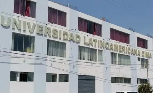 La Universidad Latinoamericana Cima S.A.C. dejará de ofrecer el servicio educativo superior universitario en el territorio nacional, dado que la Superintendencia Nacional de Educación Superior Universitaria (Sunedu) le denegó la licencia institucional.