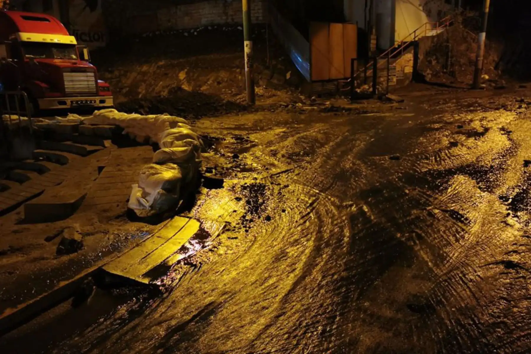 Caída de huaico causa daños severos en varias viviendas ubicadas en distrito de Uchumayo, en Arequipa. ANDINA/Difusión
