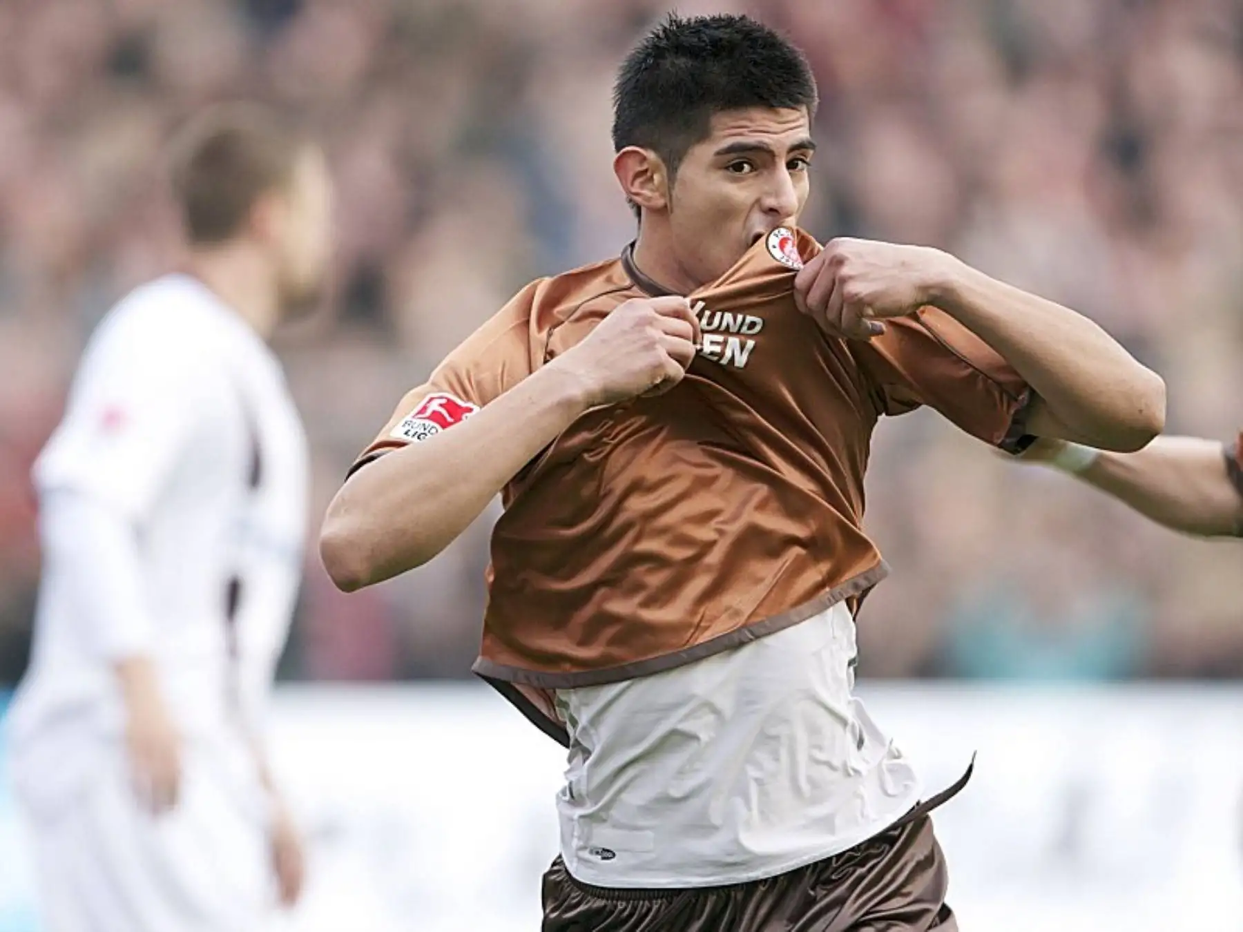 Fue cedido en calidad de préstamo al recién ascendido St. Pauli de Alemania para la temporada 2010/11.  Aquí Zambrano se lesionó de gravedad. FOTO: Difusión