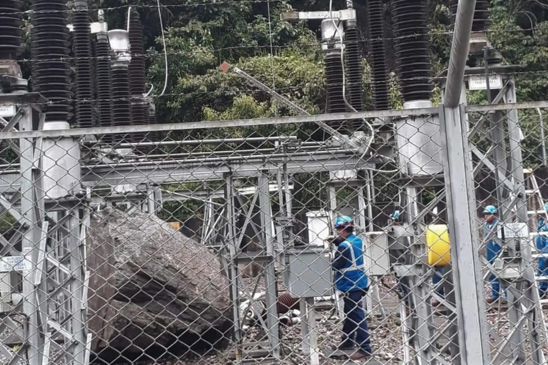 Enorme roca cae en hidroeléctrica de Machu Picchu y deja sin energía a la provincia de La Convención y distrito de Lares, en Cusco.