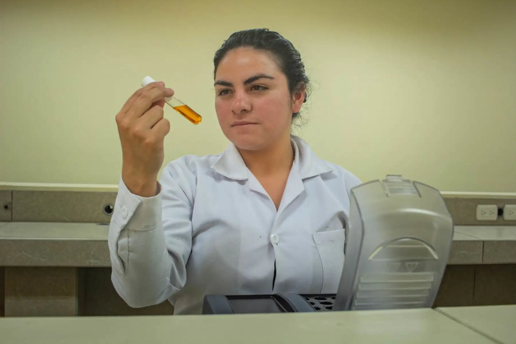 Nilsa Fernández, la becaria del Estado que difunde el valor de las turberas de Cajamarca como almacenes de enormes cantidades de carbono orgánico en el Perú.