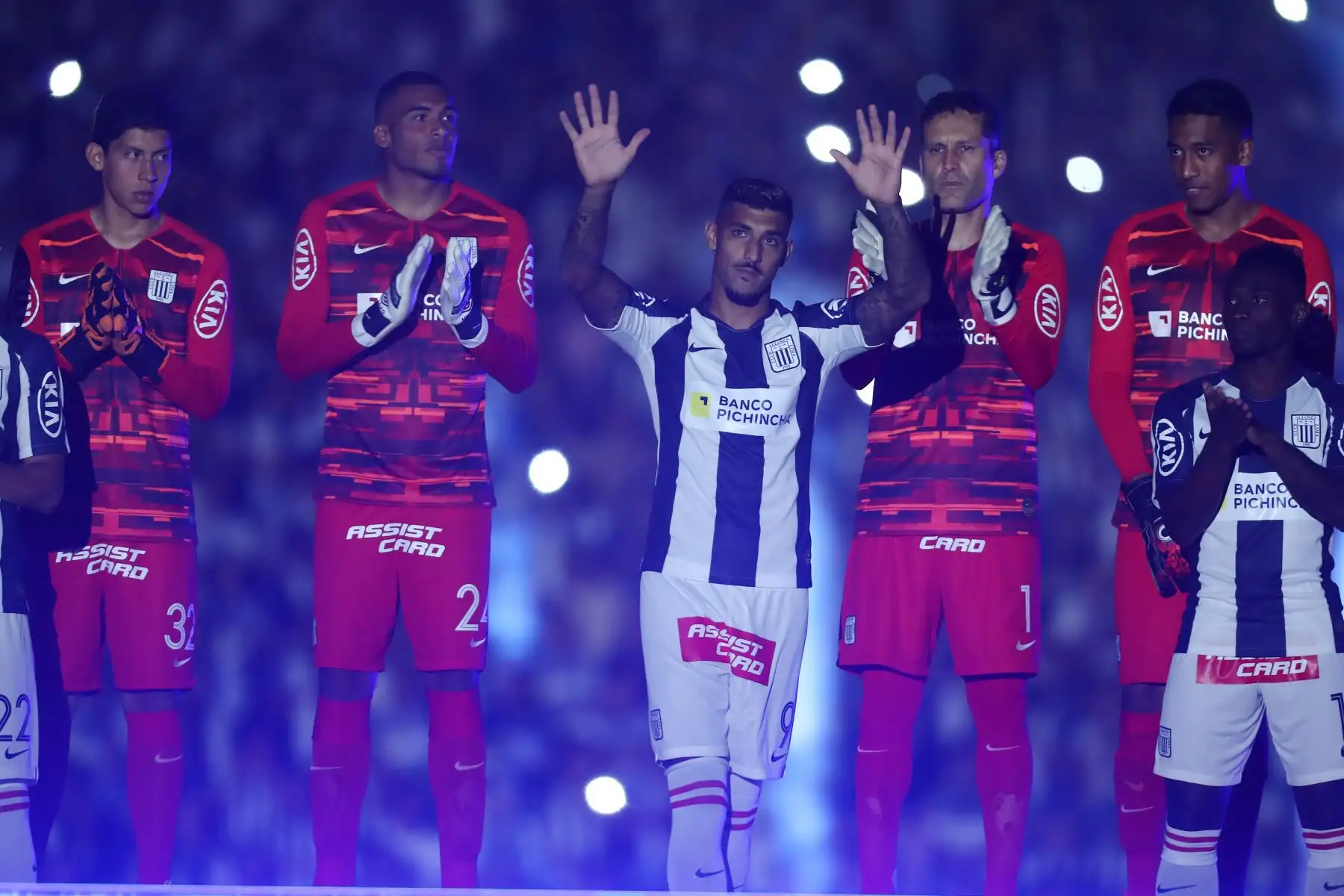 Alianza Lima  presentó a su plantel 2020 en la llamada " Noche Blanquiazul " en el estadio Alejandro Villanueva.
Foto: ANDINA/Juan Carlos Guzmán