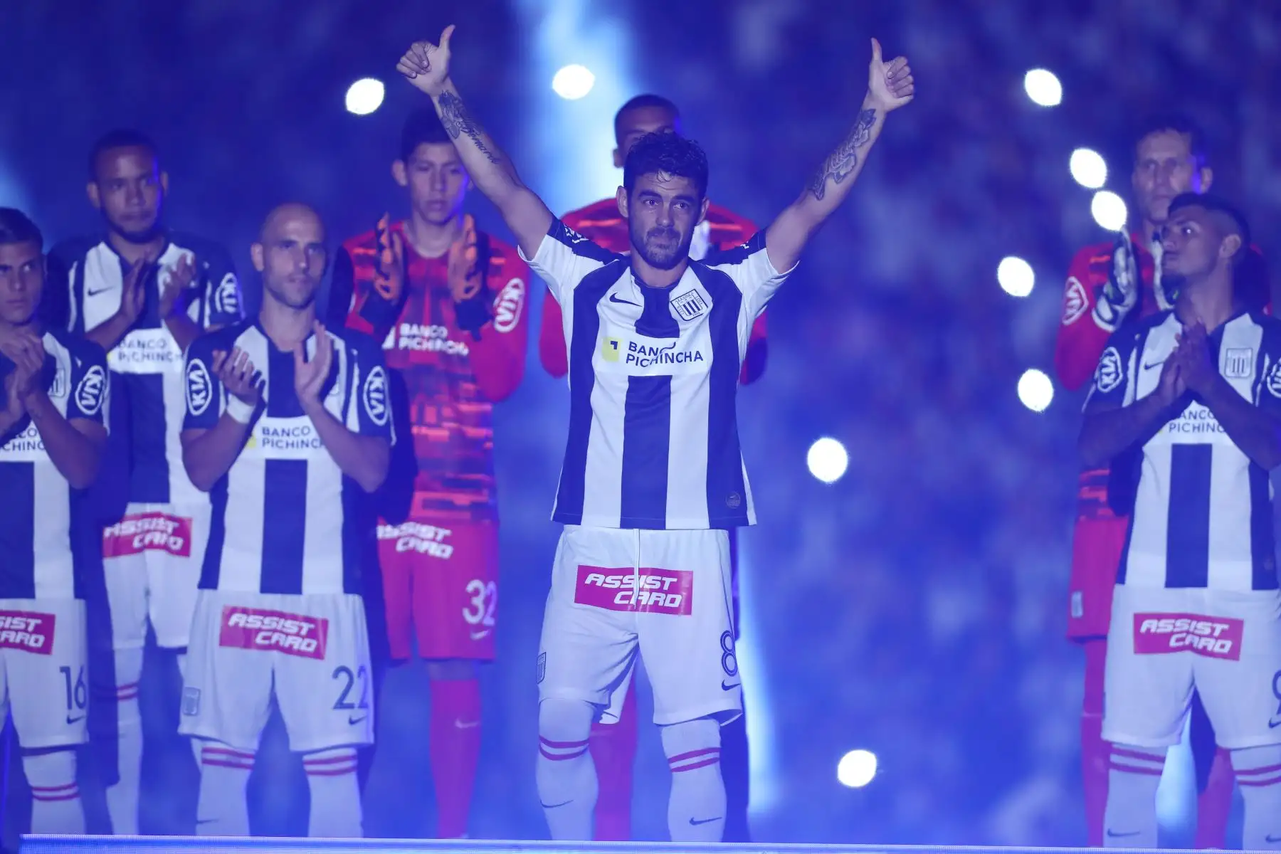 Alianza Lima  presentó a su plantel 2020 en la llamada " Noche Blanquiazul " en el estadio Alejandro Villanueva.
Foto: ANDINA/Juan Carlos Guzmán