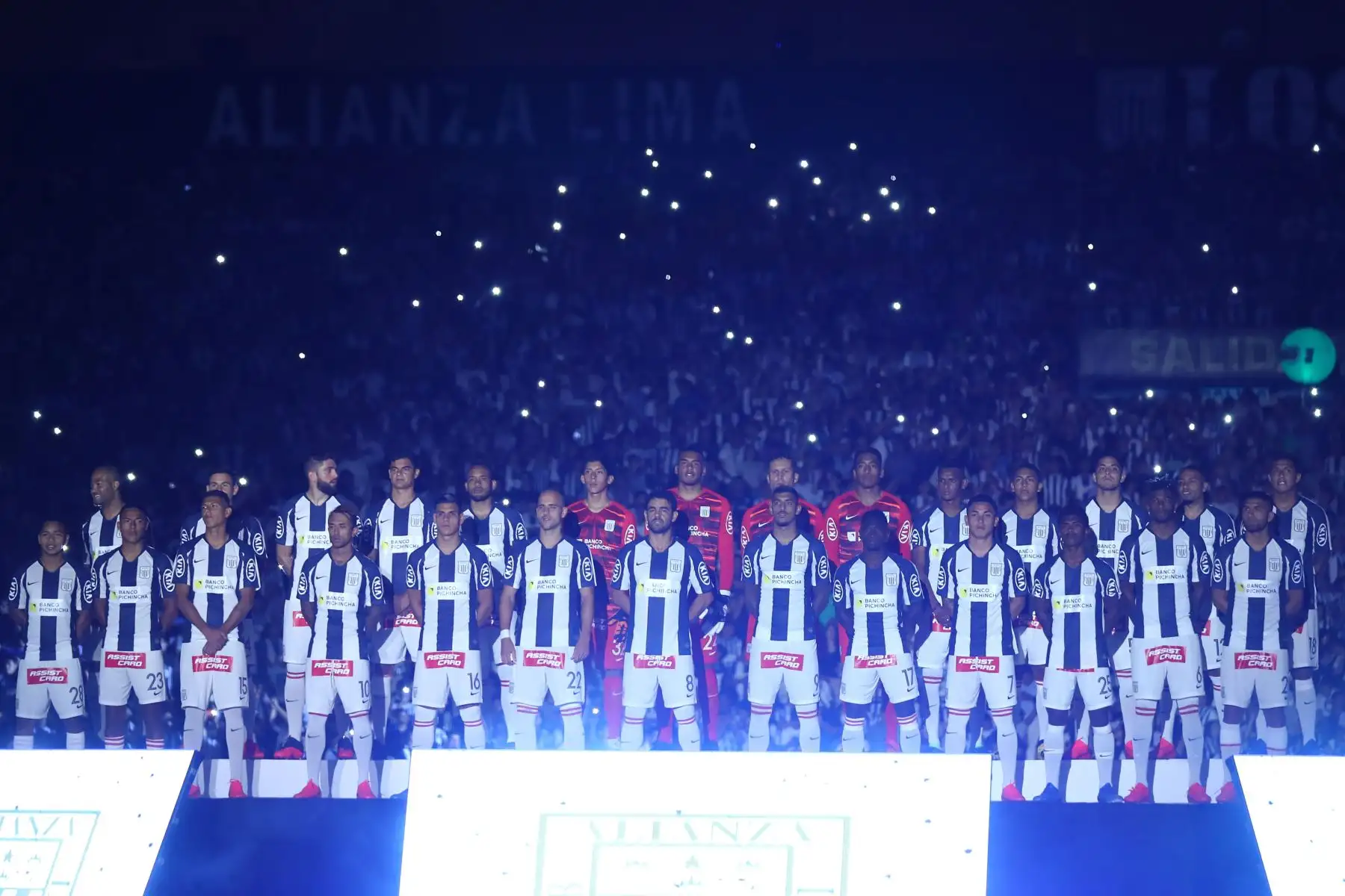 Alianza Lima  presentó a su plantel 2020 en la llamada " Noche Blanquiazul " en el estadio Alejandro Villanueva.
Foto: ANDINA/Juan Carlos Guzmán