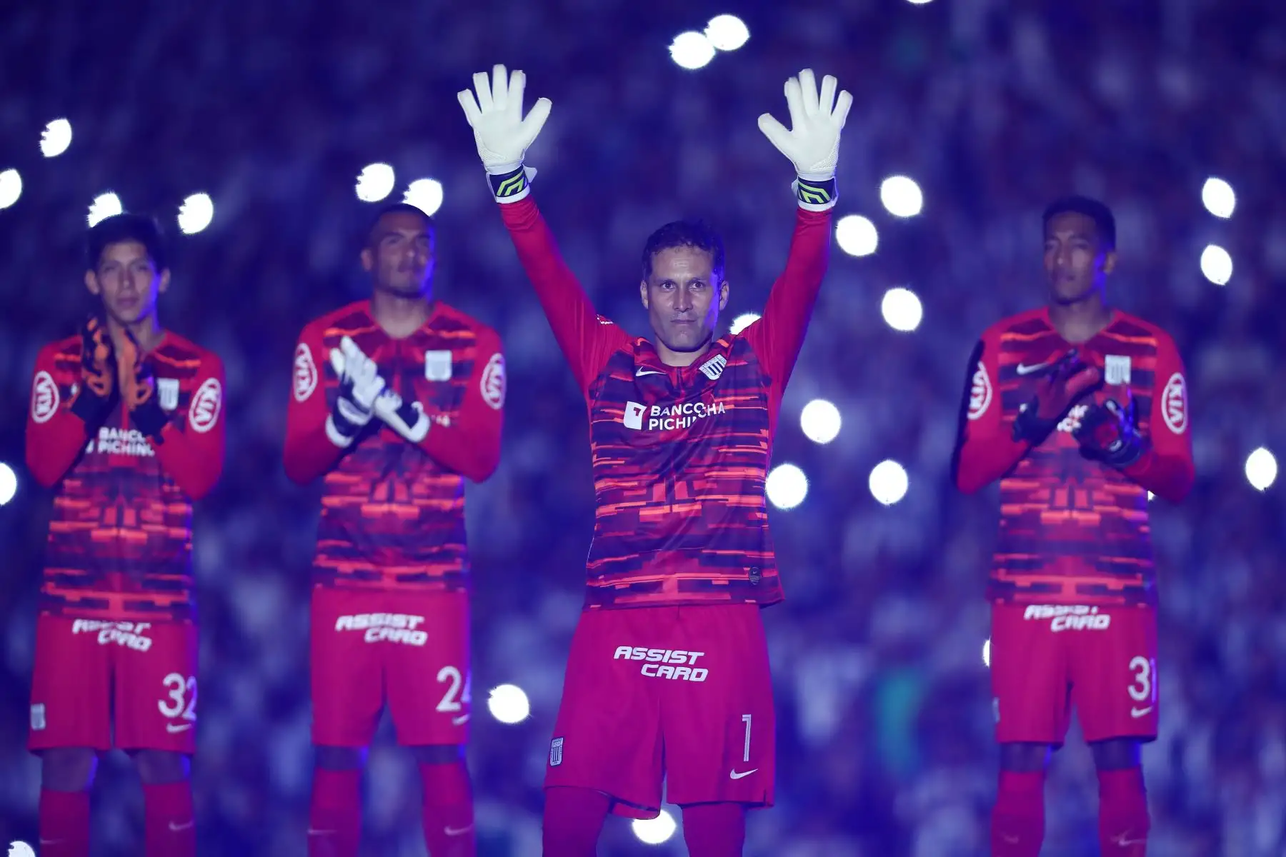 Leao Butrón de Alianza Lima  se presenta en la llamada " Noche Blanquiazul " en el estadio Alejandro Villanueva.
Foto: ANDINA/Juan Carlos Guzmán