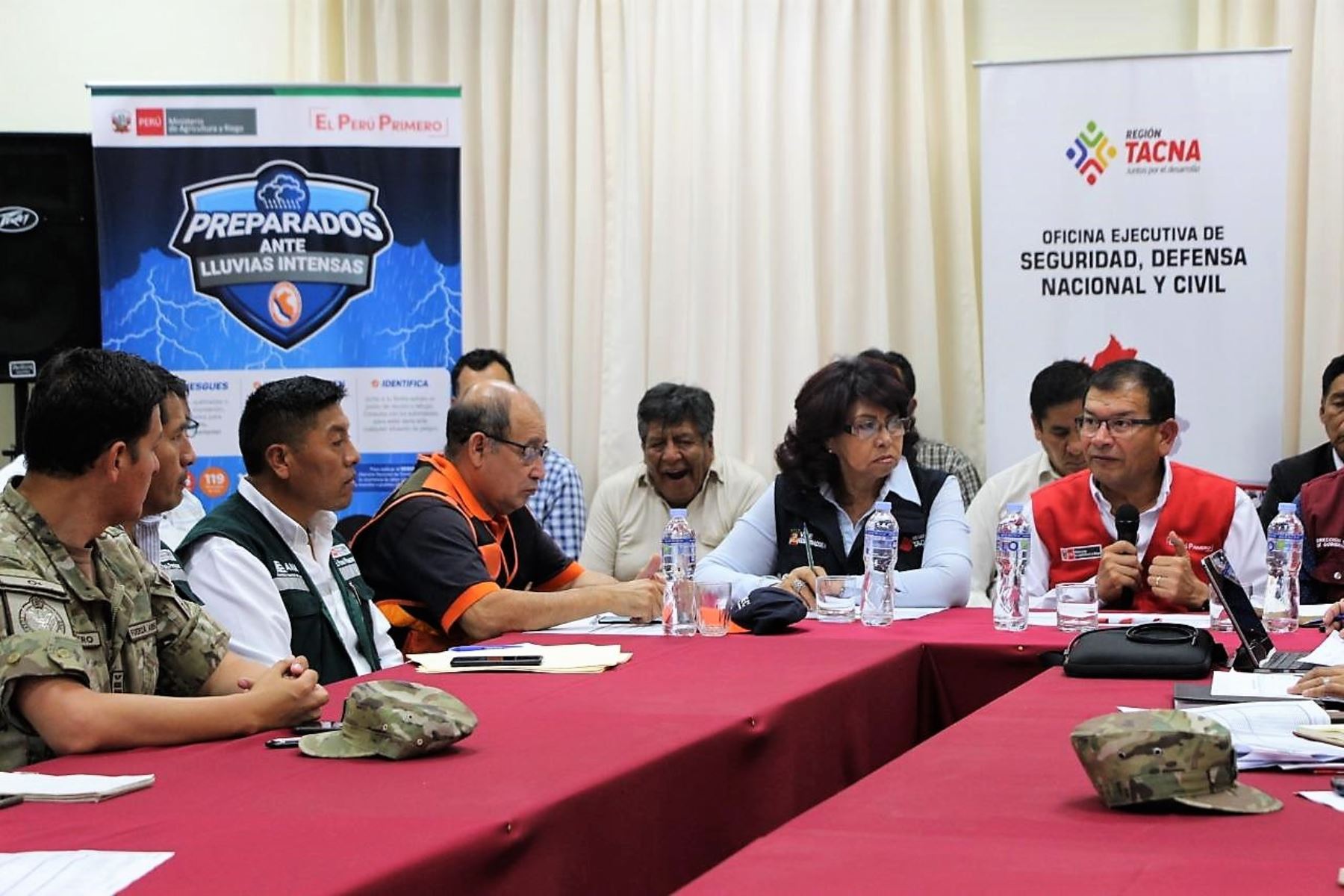 Ministro de Agricultura y Riego, Jorge Montenegro, sostuvo reunión de trabajo con autoridades locales de Tacna.