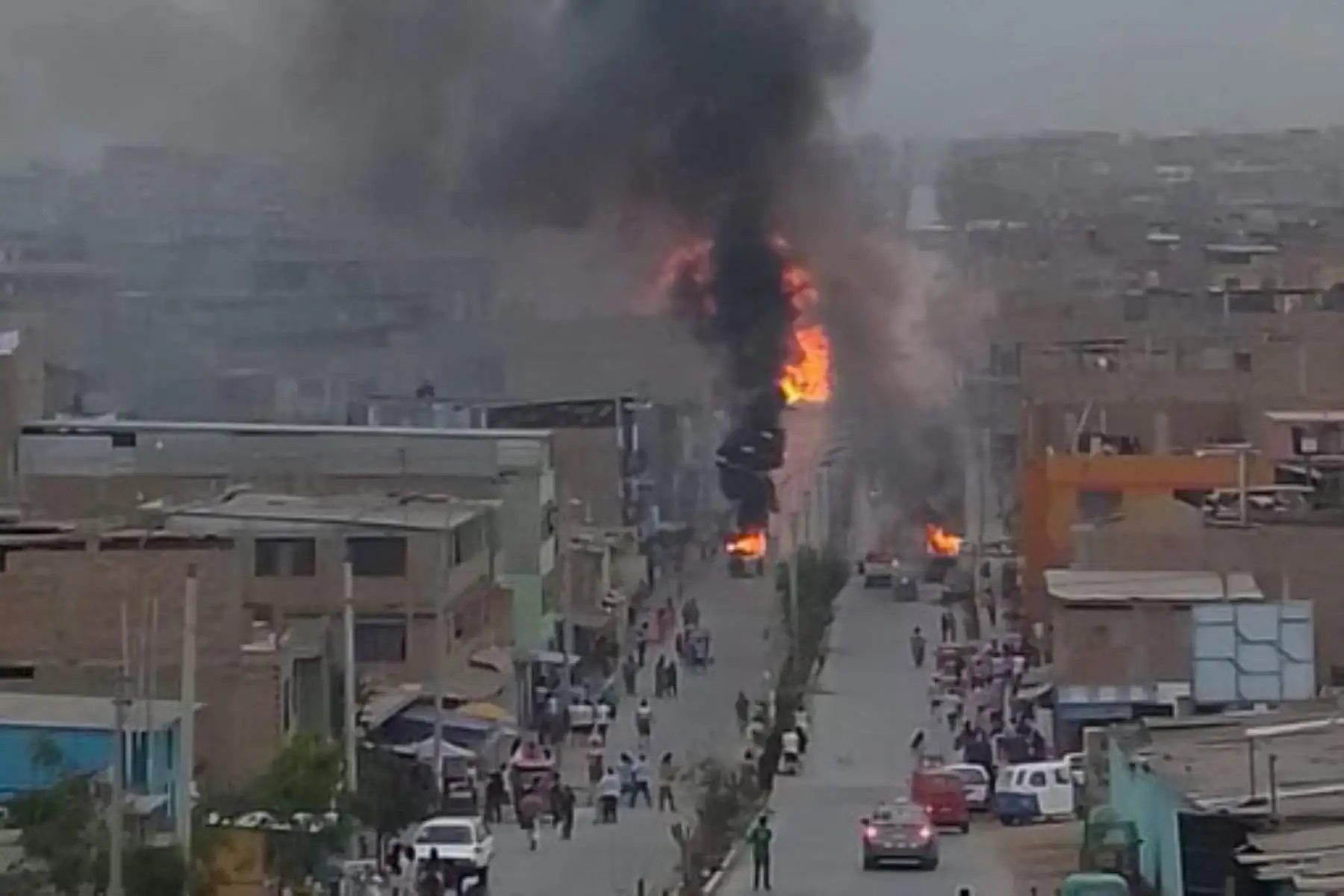 Incendio en Villa El Salvador. Foto: Andina.