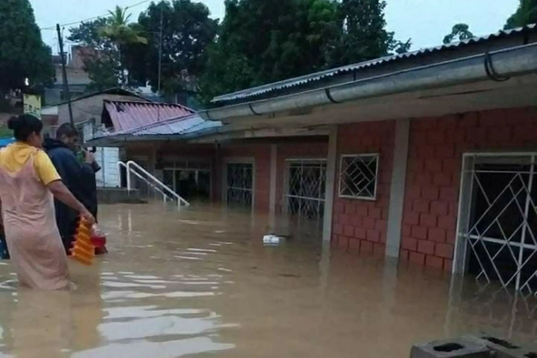Viviendas y calles de Tarapoto colapsan por inundación provocada por una lluvia torrencial que se registró esta madrugada. ANDINA/Difusión