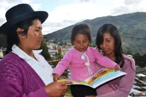 La mejoría de las usuarias de Juntos está relacionada con el ejercicio de los derechos a la salud y la educación, reducción de la pobreza monetaria, adquisición de hábitos saludables, reducción de la anemia y desnutrición de sus hijos y el empoderamiento de la mujer, entre otros aspectos.ANDINA/Difusión